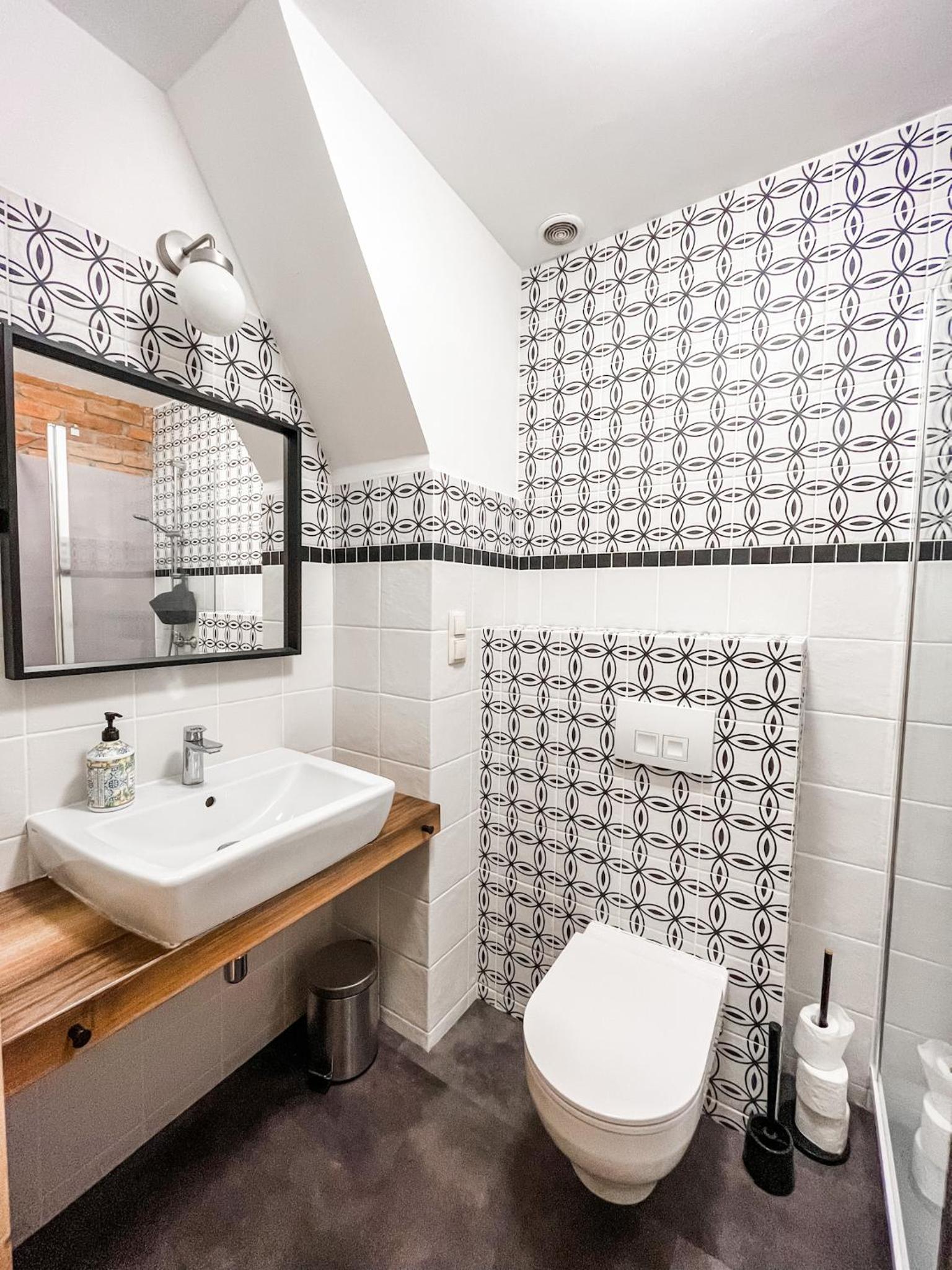 Triple Room with Private Bathroom - Photo 13