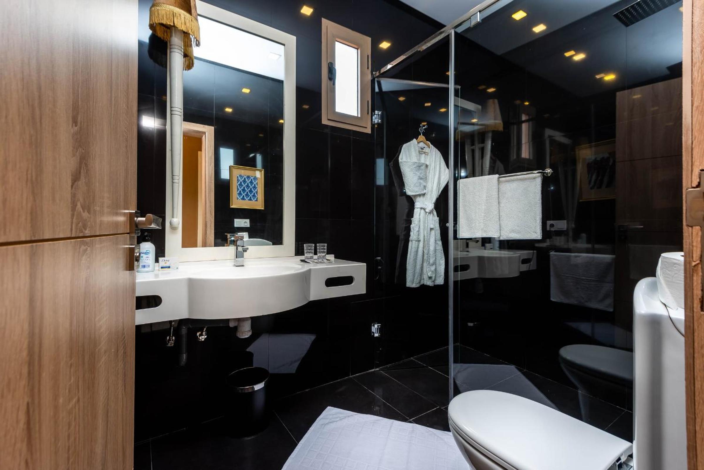 Royal Suite - Photo 10