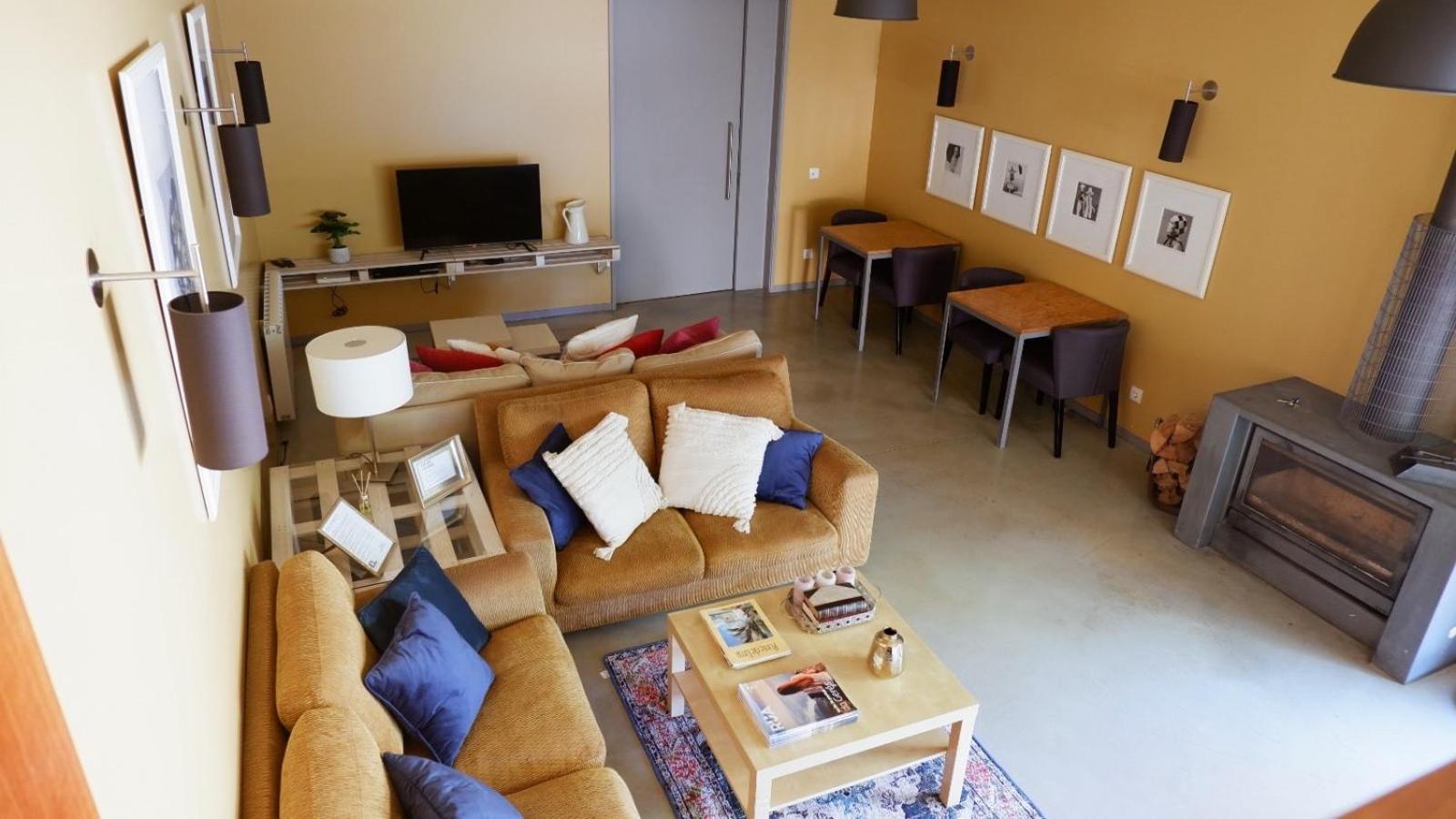 Six-Bedroom House photo 1