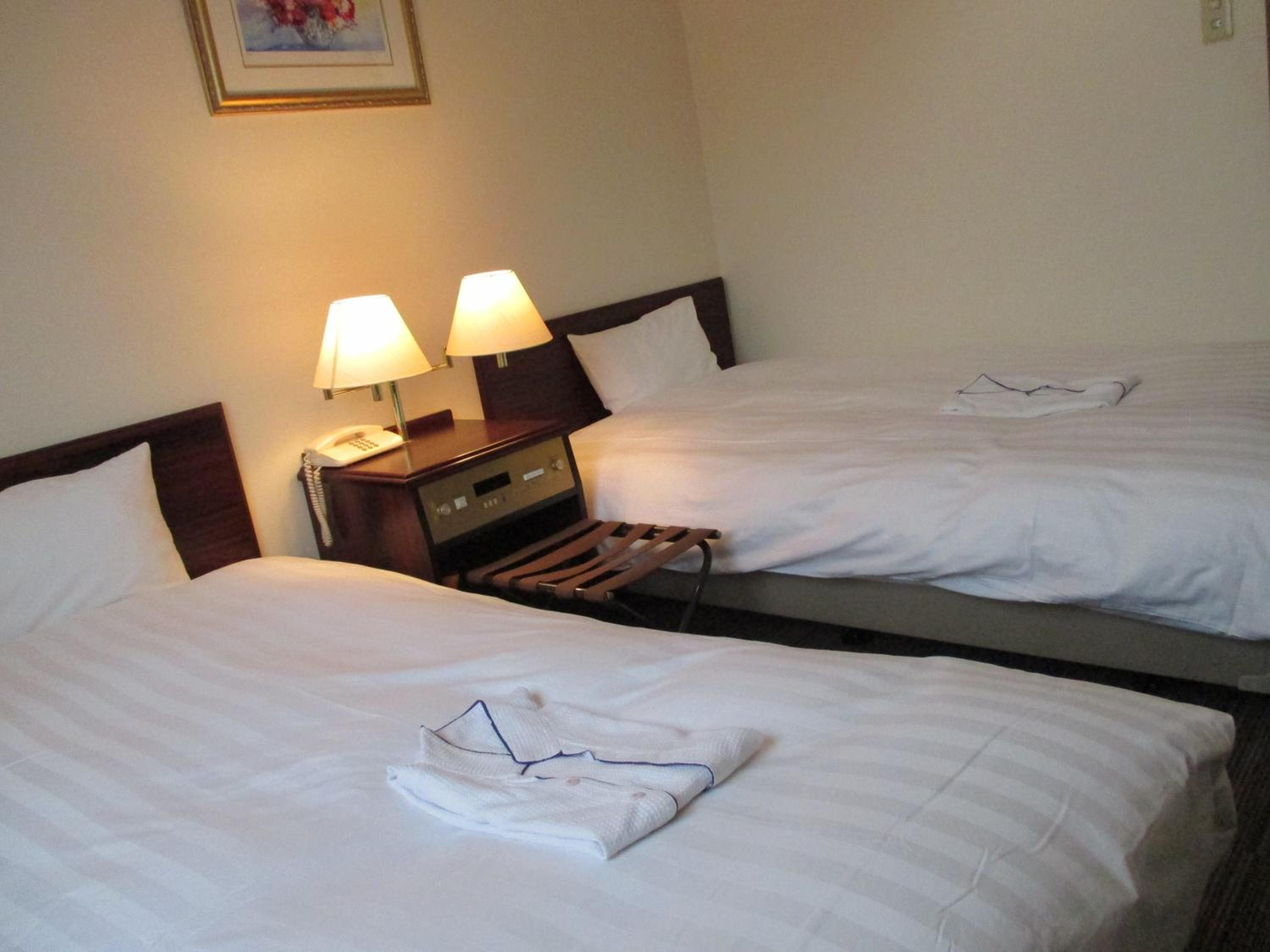 Twin Room - Non-Smoking photo 3