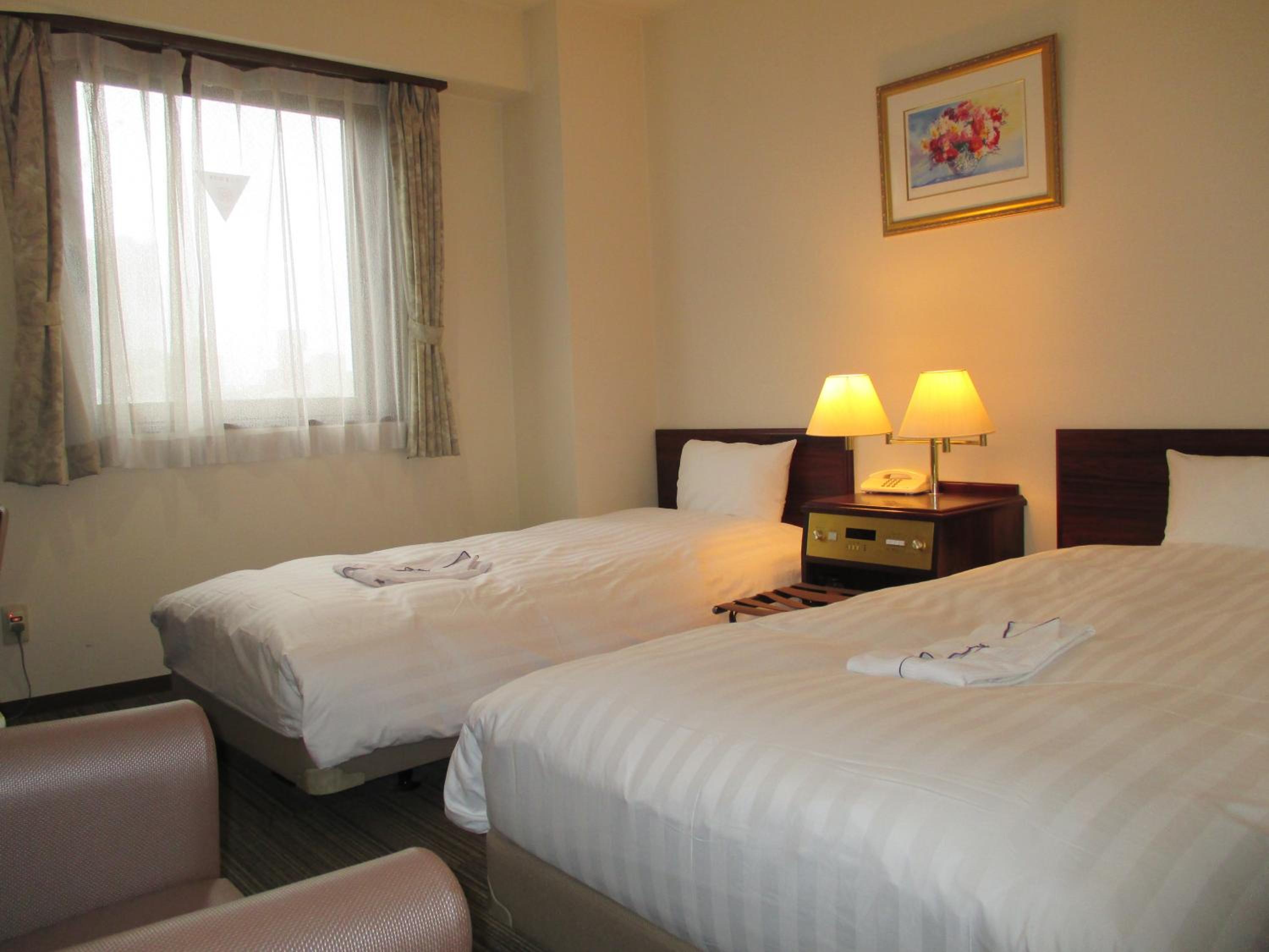 Twin Room - Smoking photo 1
