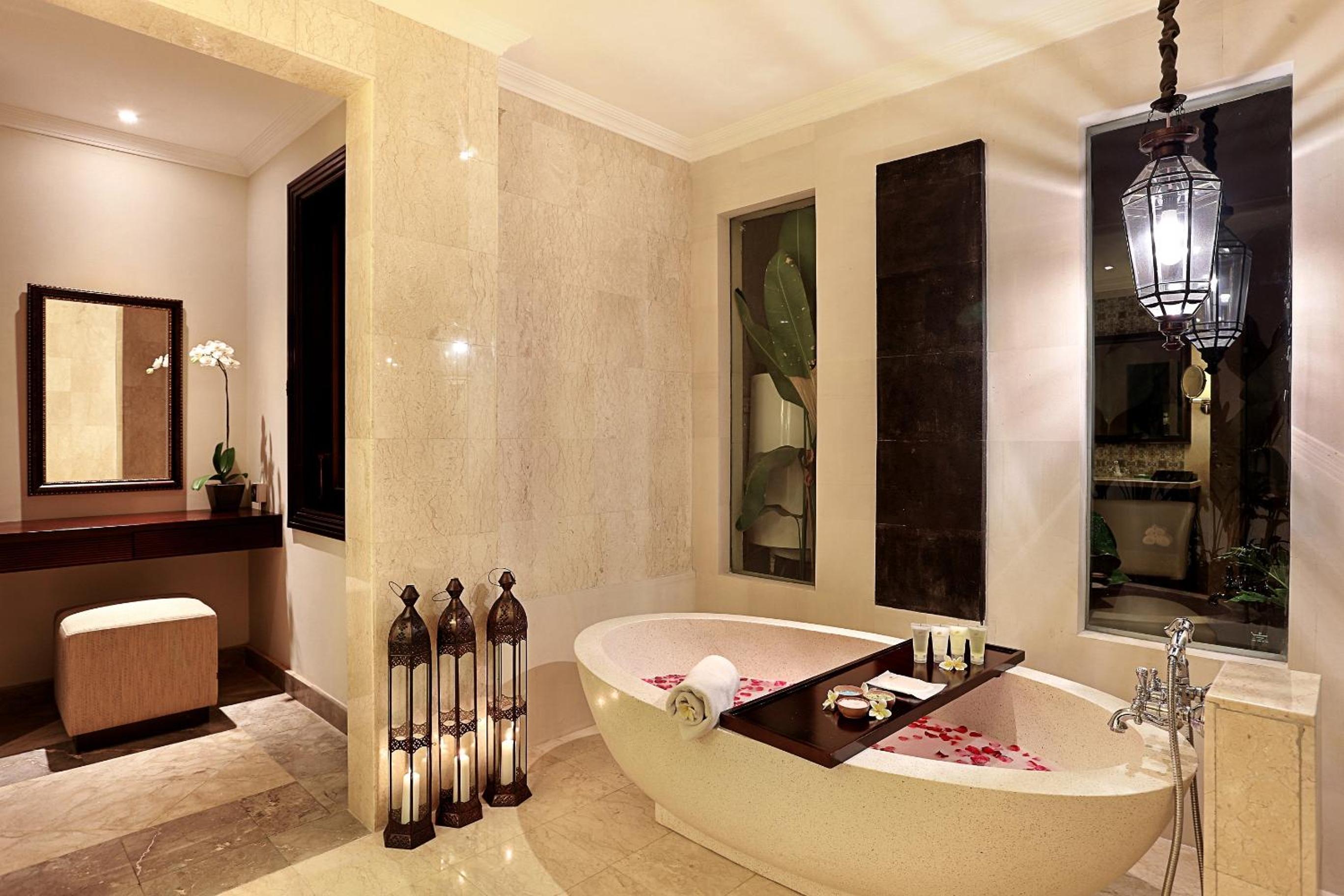 One-Bedroom Honeymoon Pool Villa with 1x Airport Transfer photo 3