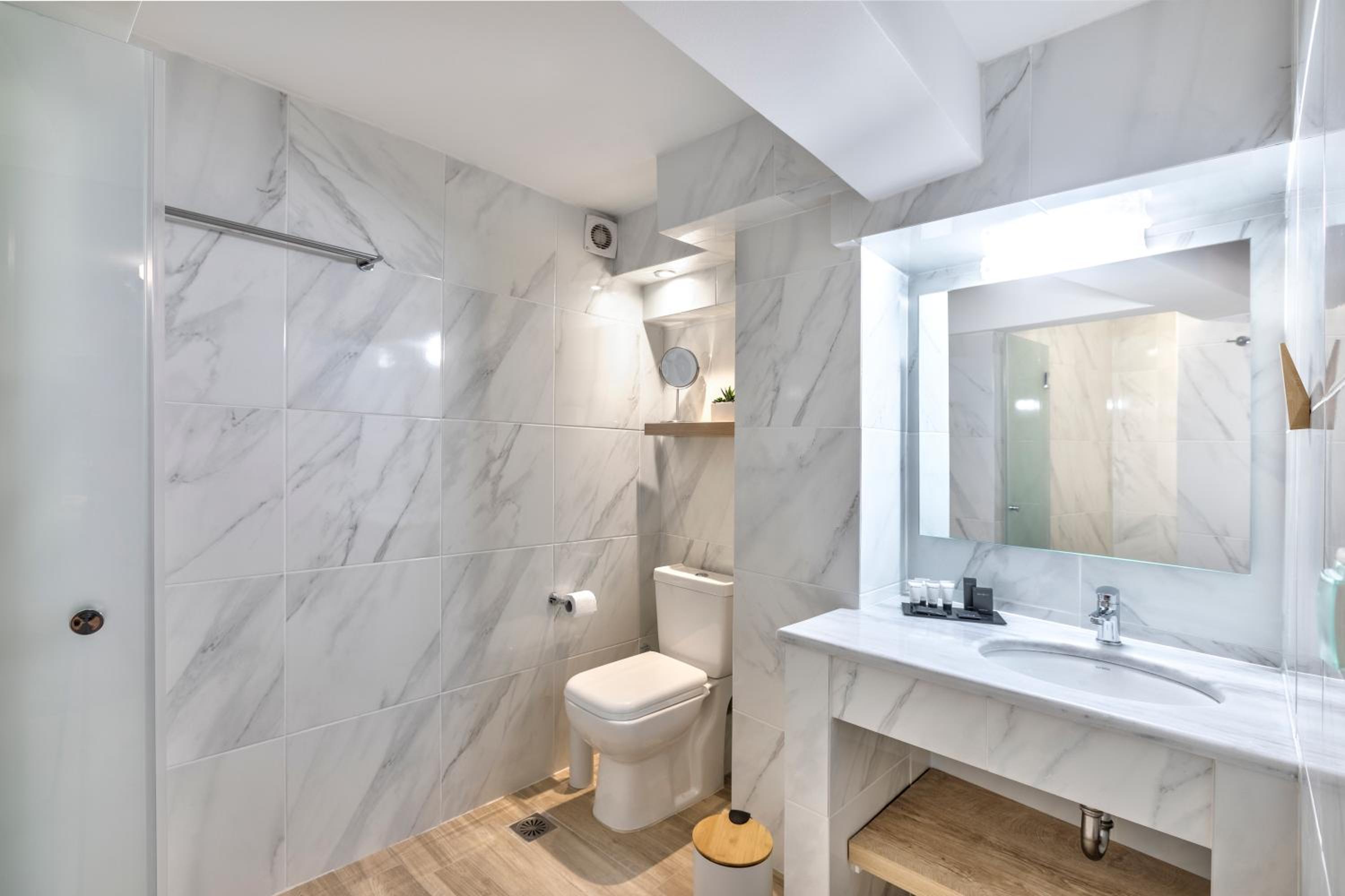 Quadruple Room with Bathroom photo 3