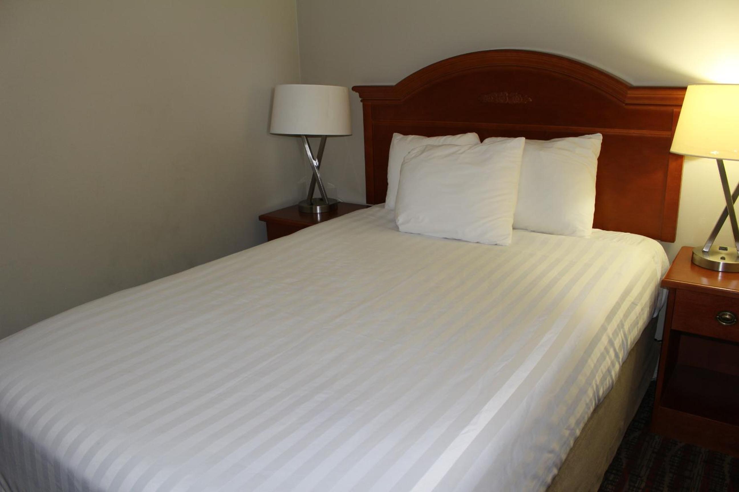 Two - Bedroom Suite - Non-Smoking - Photo 7