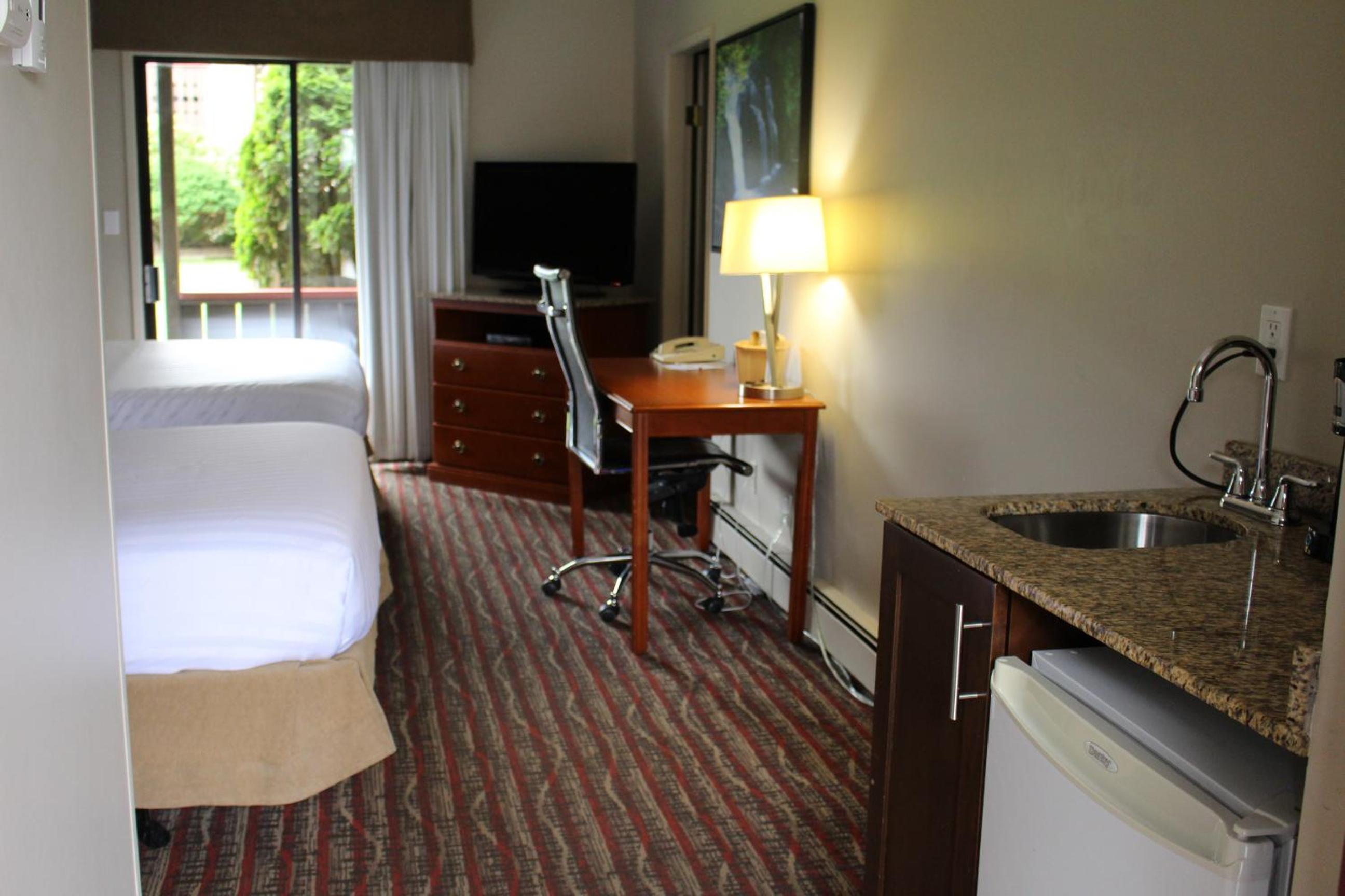 Two - Bedroom Suite - Non-Smoking - Photo 1