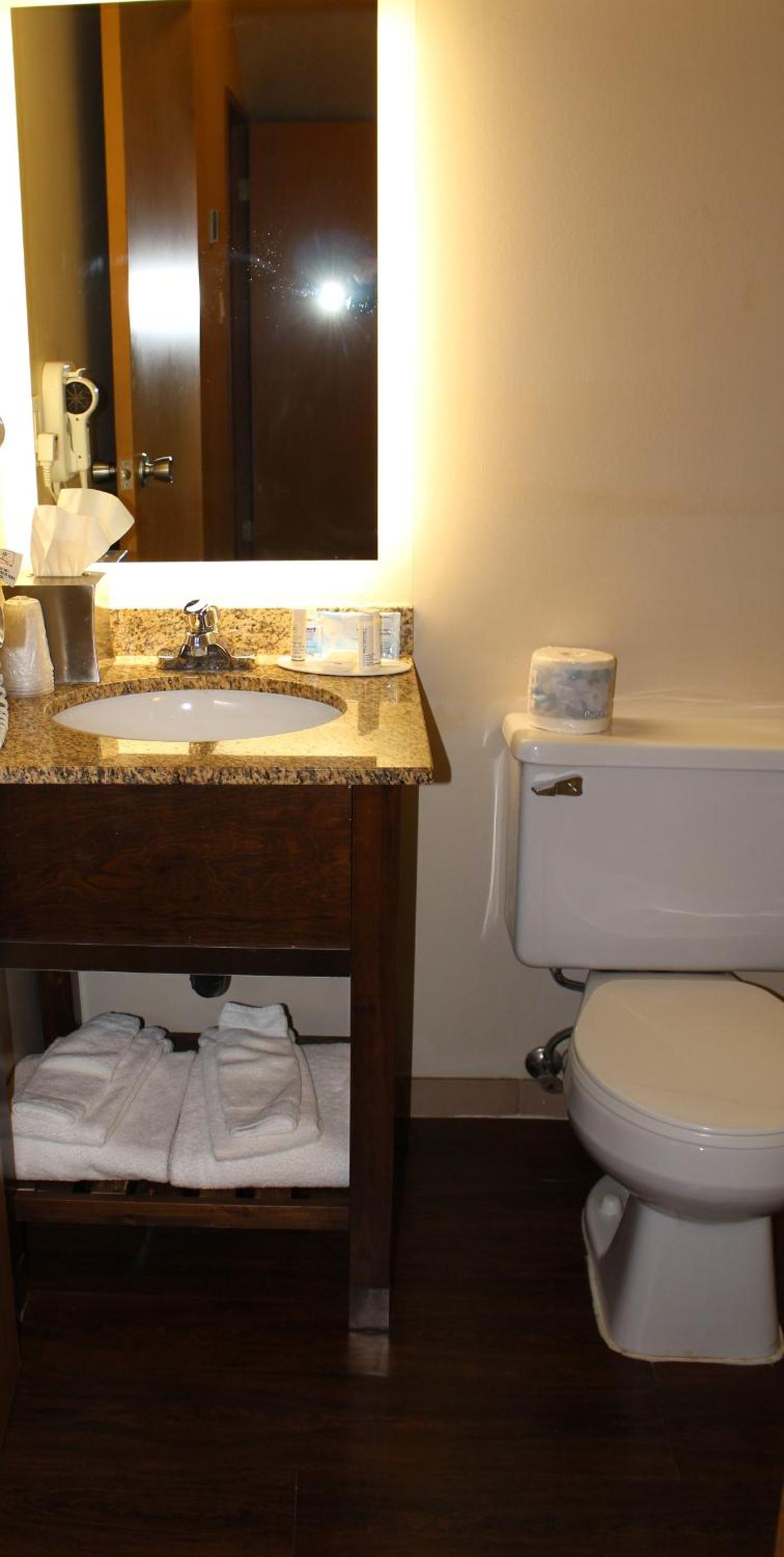 Two Bedroom Suite with Ocean View - Non-Smoking - Photo 11