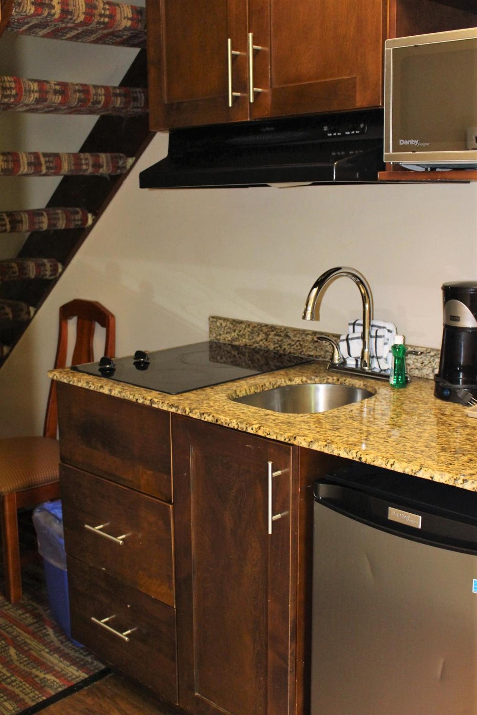 Two Bedroom Suite with Ocean View - Non-Smoking - Photo 4