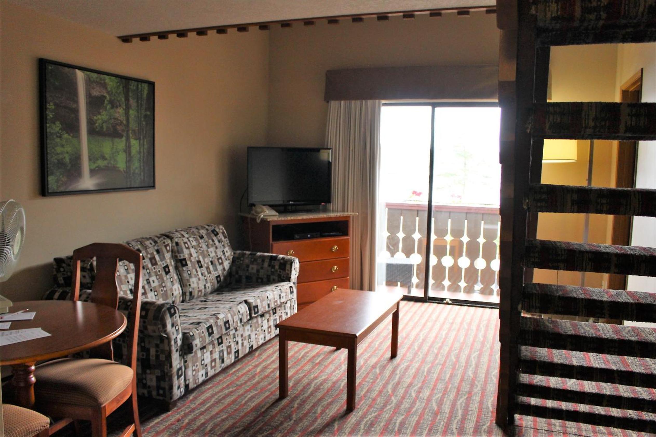 Two Bedroom Suite with Ocean View - Non-Smoking - Photo 8