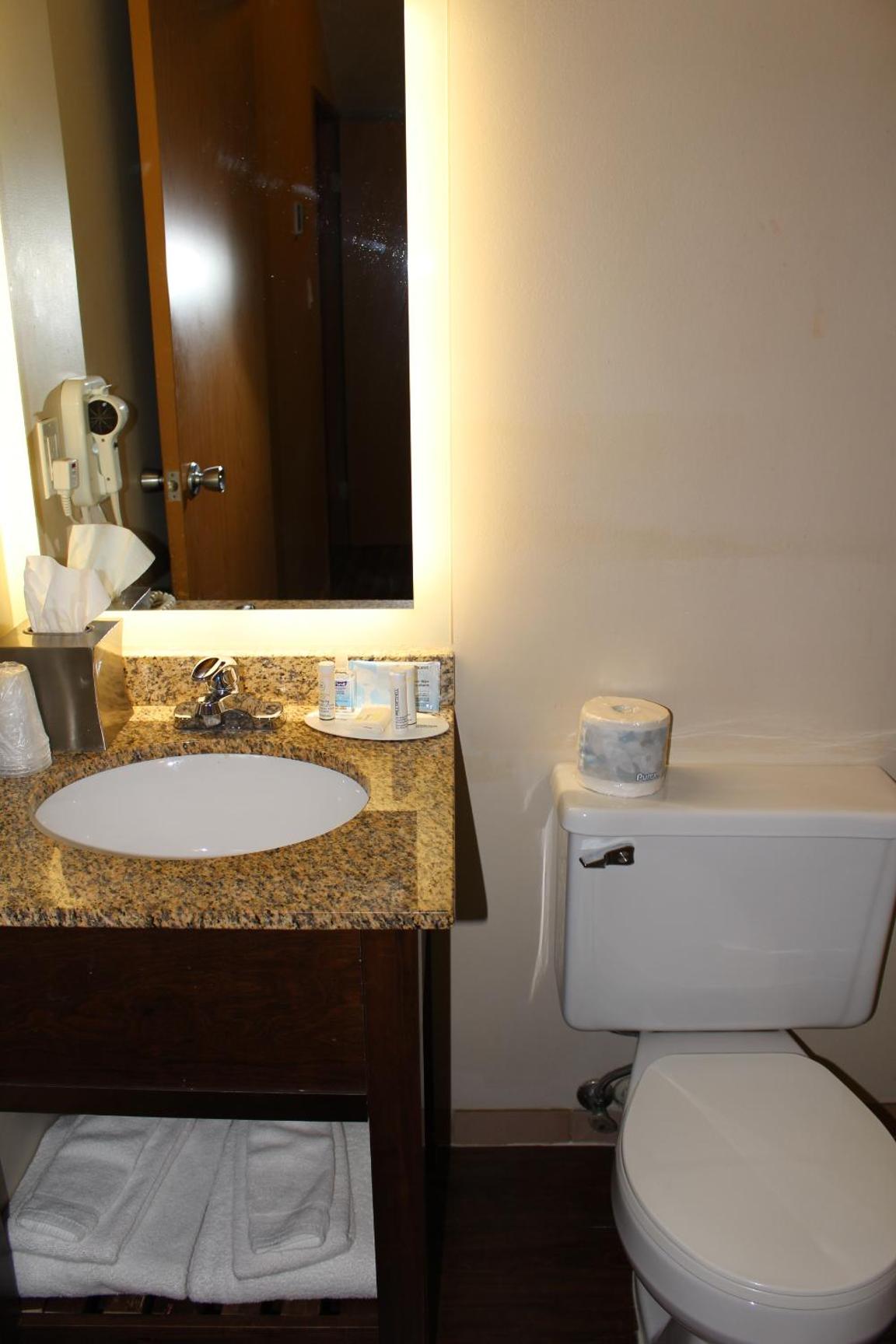 Two Bedroom Suite with Ocean View - Non-Smoking - Photo 14