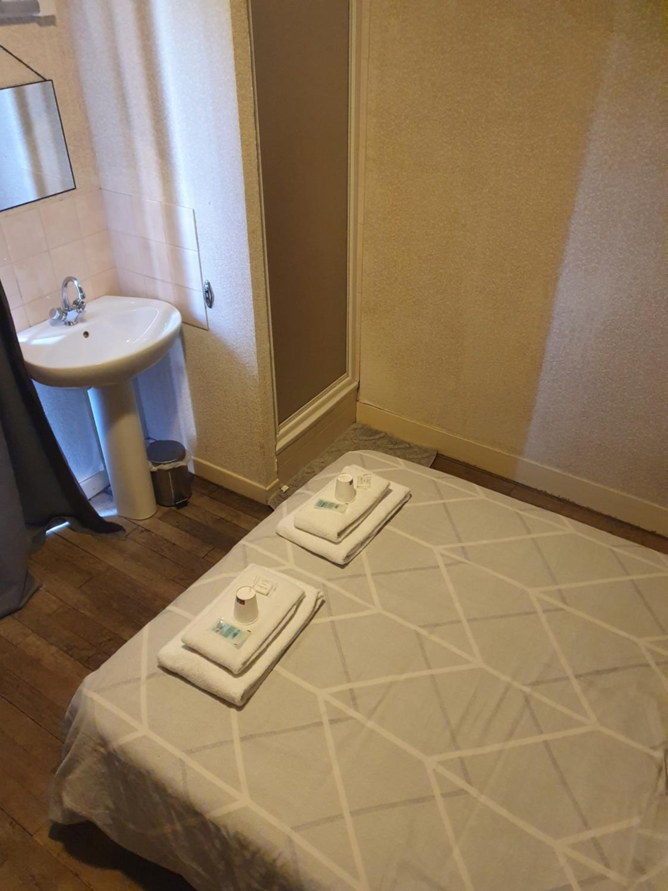 Double Room - Photo 5