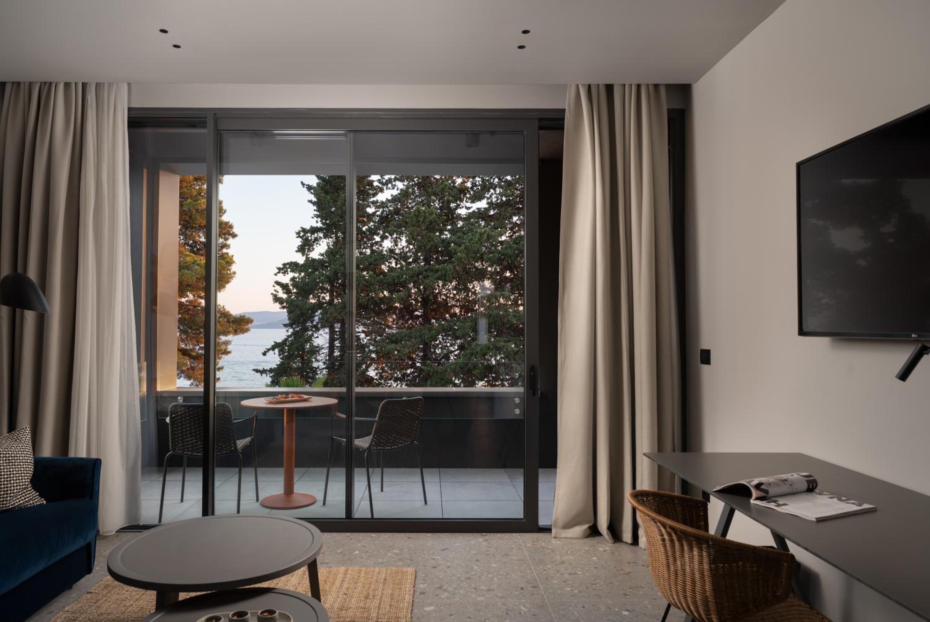 Apartment with Sea View - Photo 2