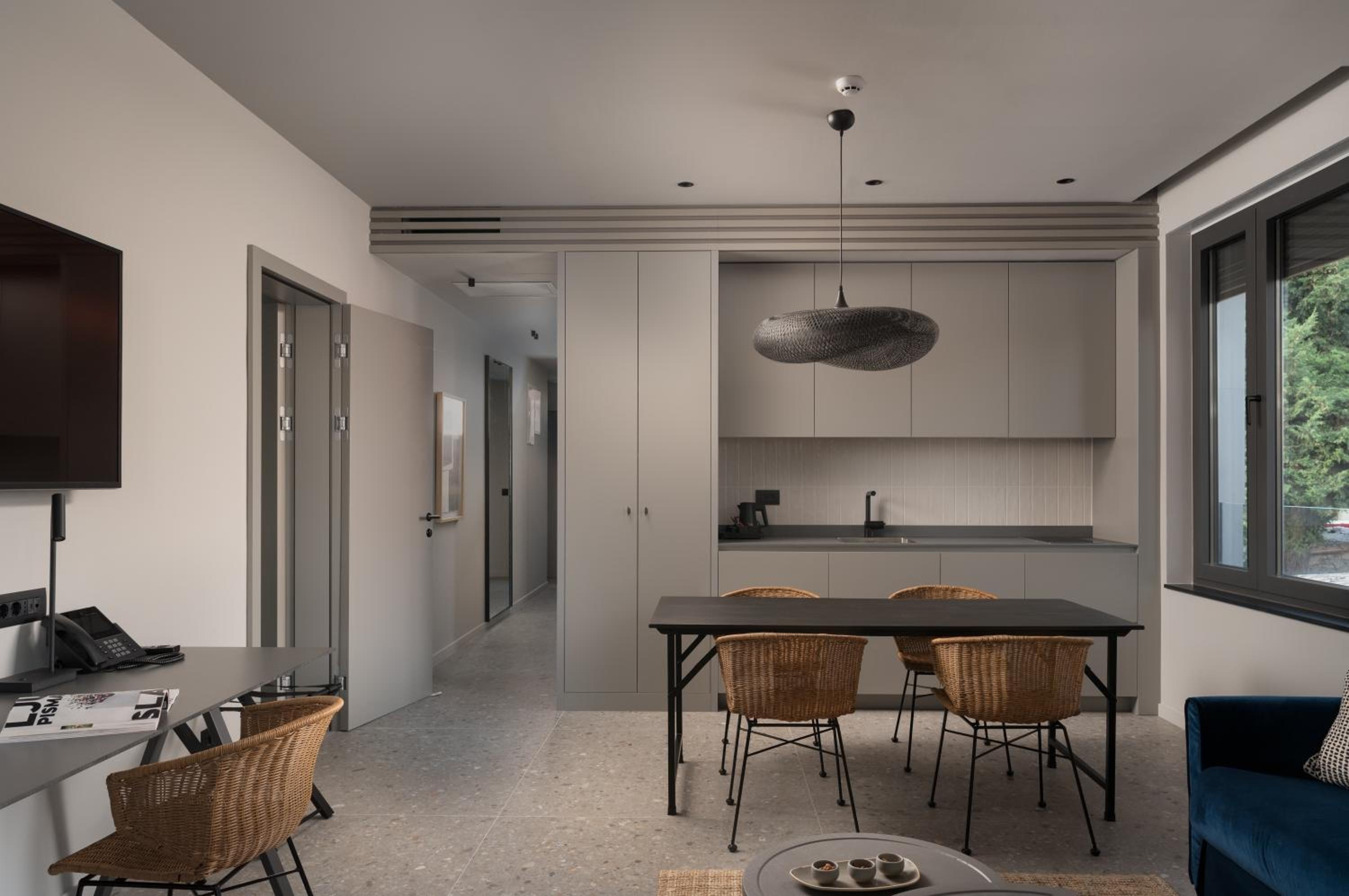 Apartment with Sea View - Photo 7
