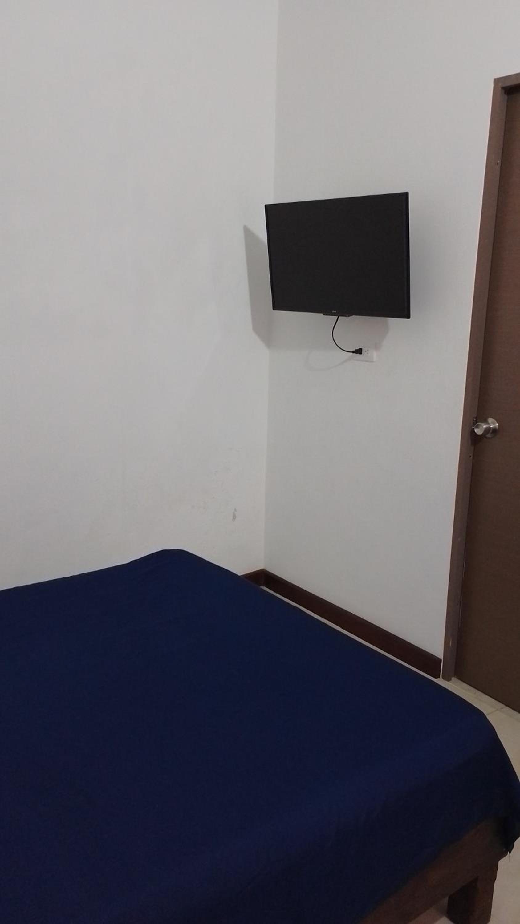 Double Room with Private Bathroom - Photo 3