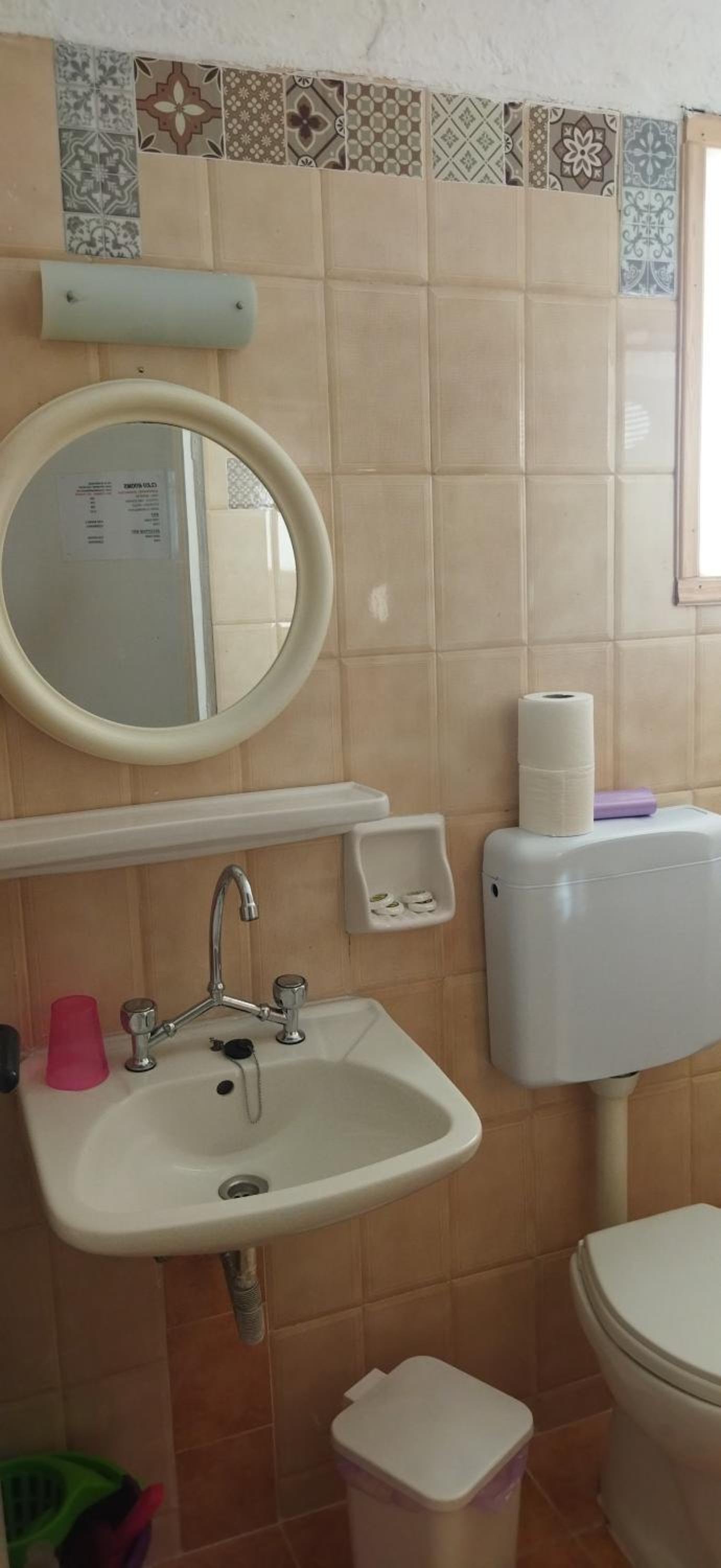 Twin Room With Private Bathroom photo 2