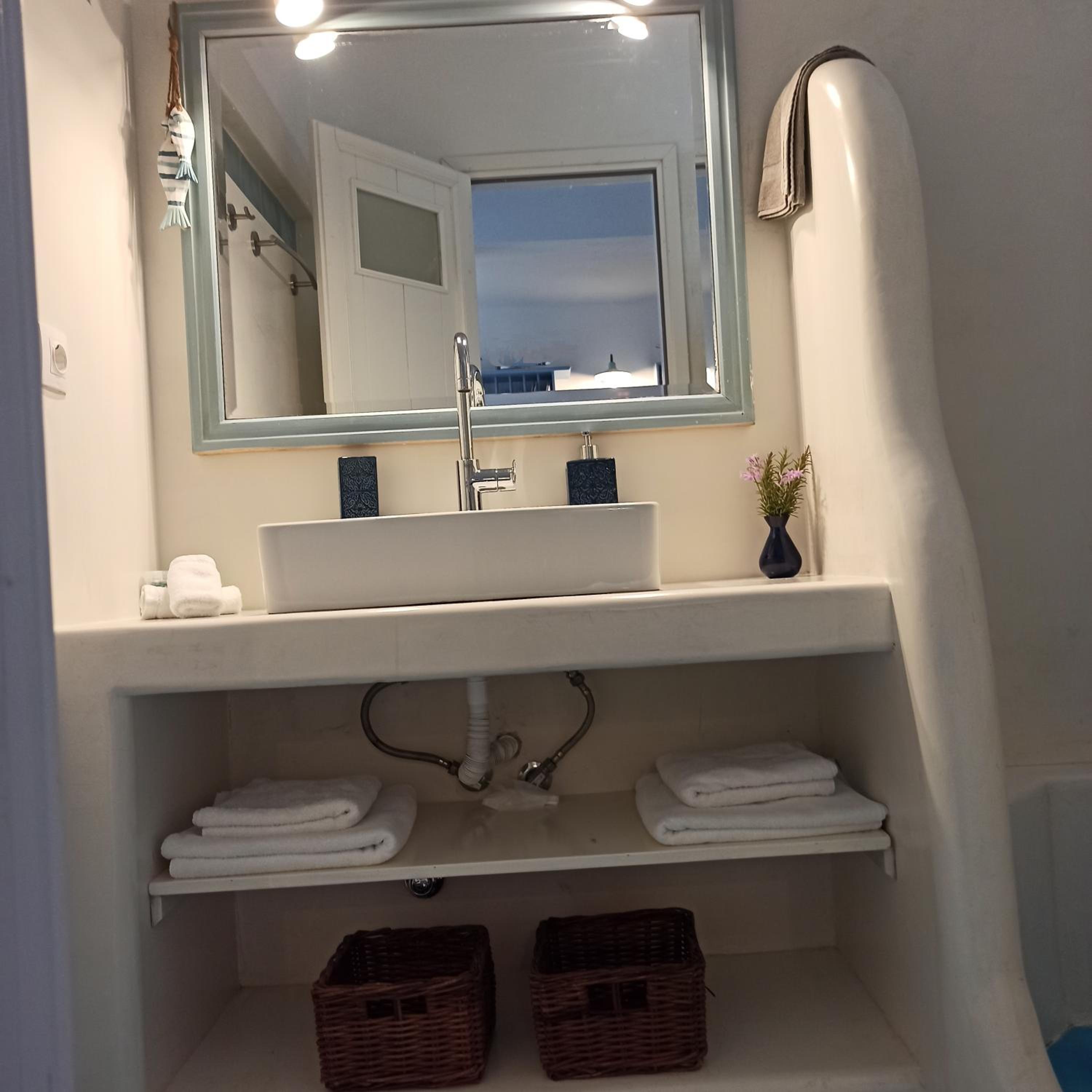 Junior Suite with Sea View - Photo 12
