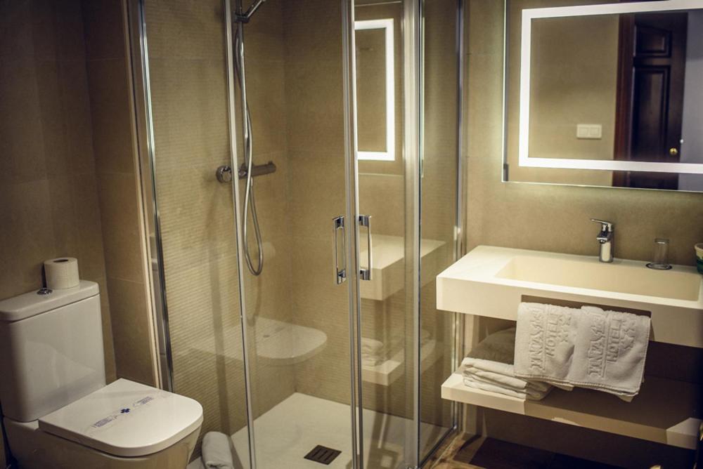 Economy Twin Room - Photo 8