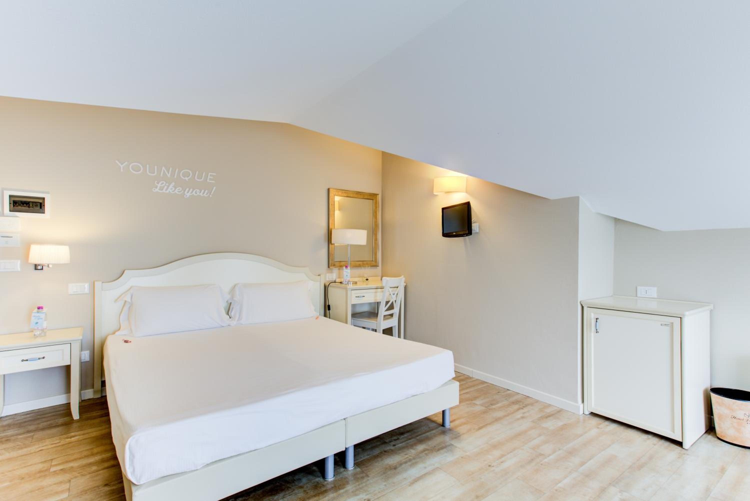 Economy Double Room - Attic photo 1