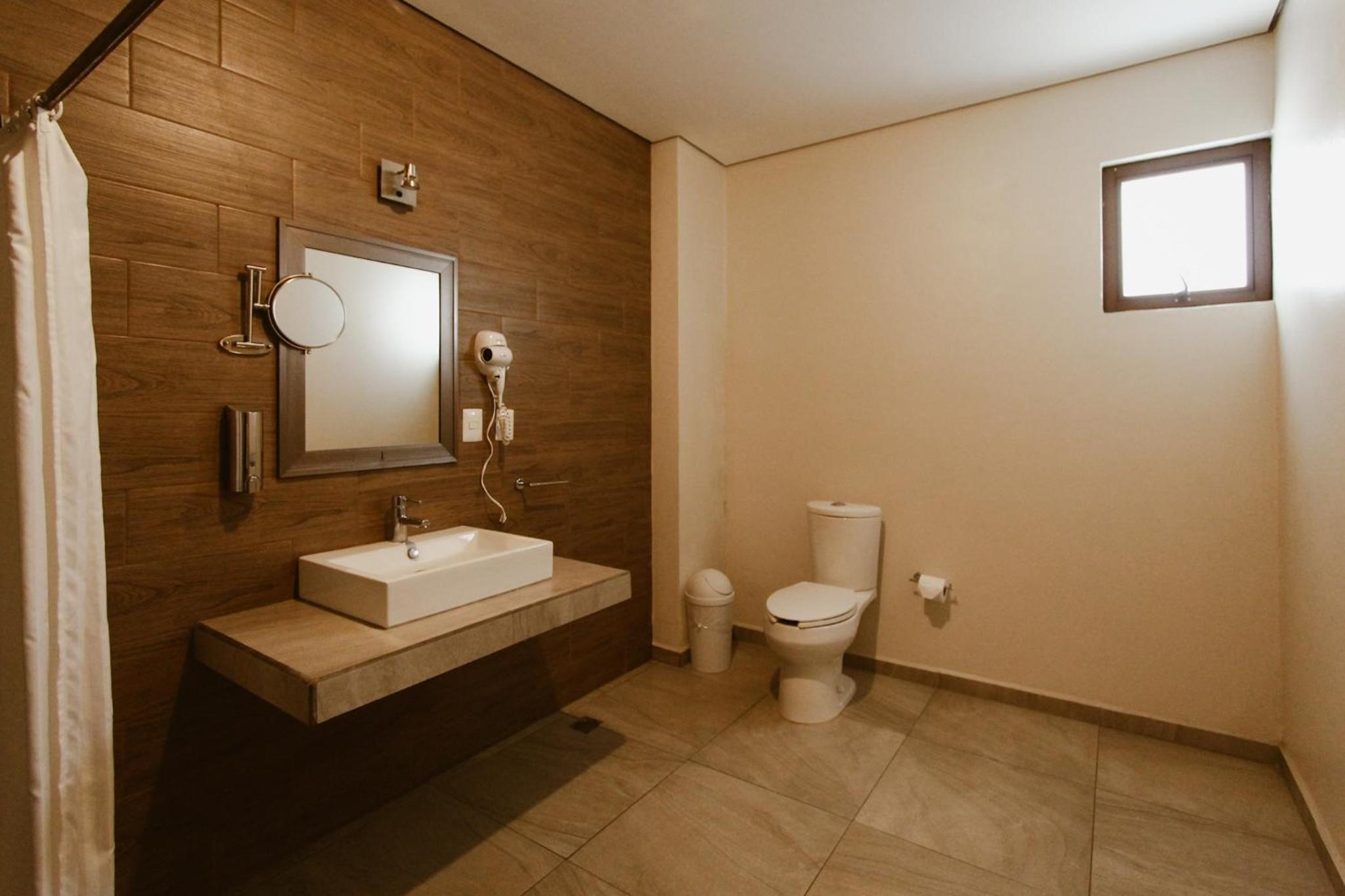 Quadruple Room - Photo 15
