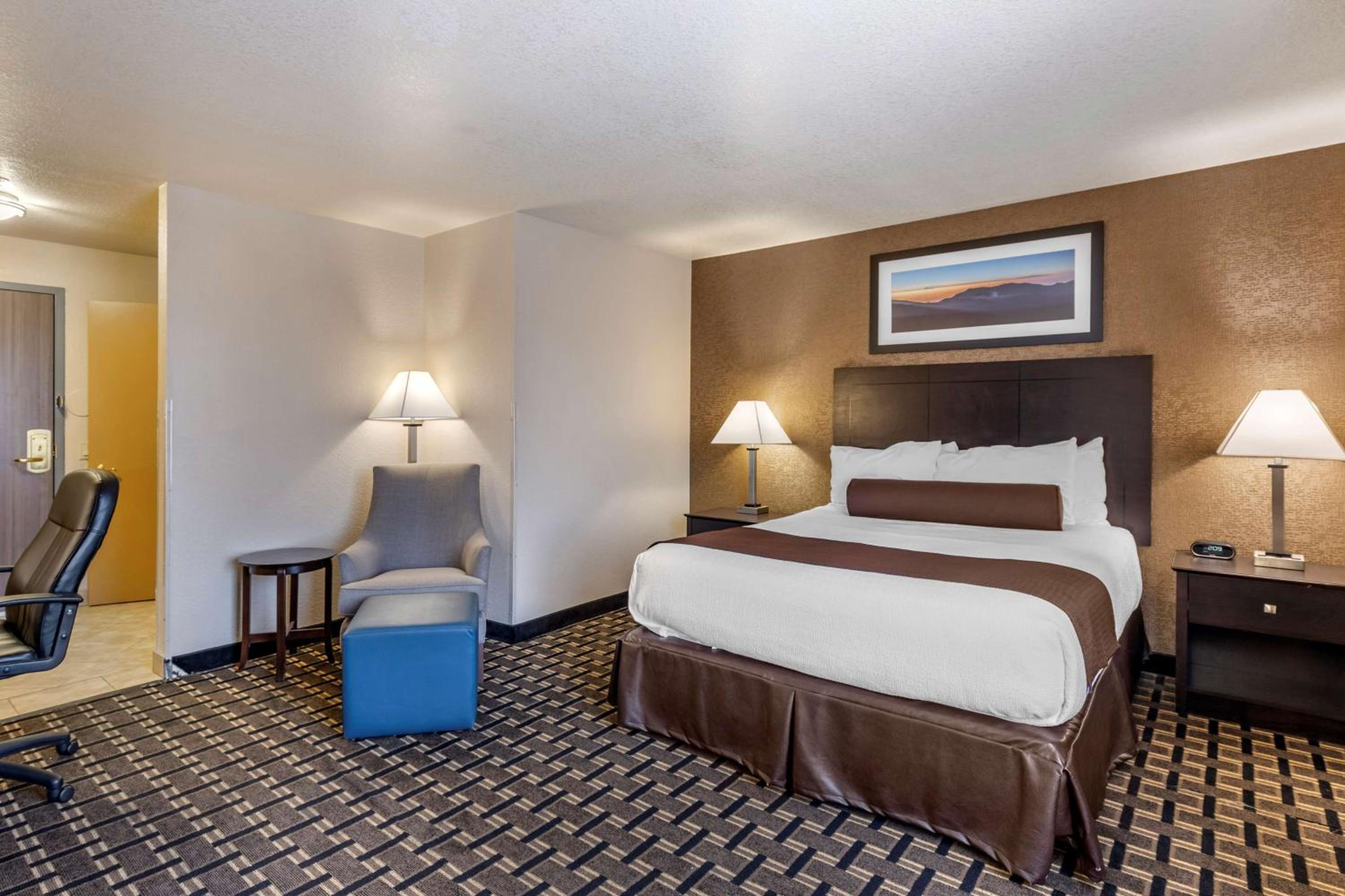 Queen Suite - Disability Access - Photo 5