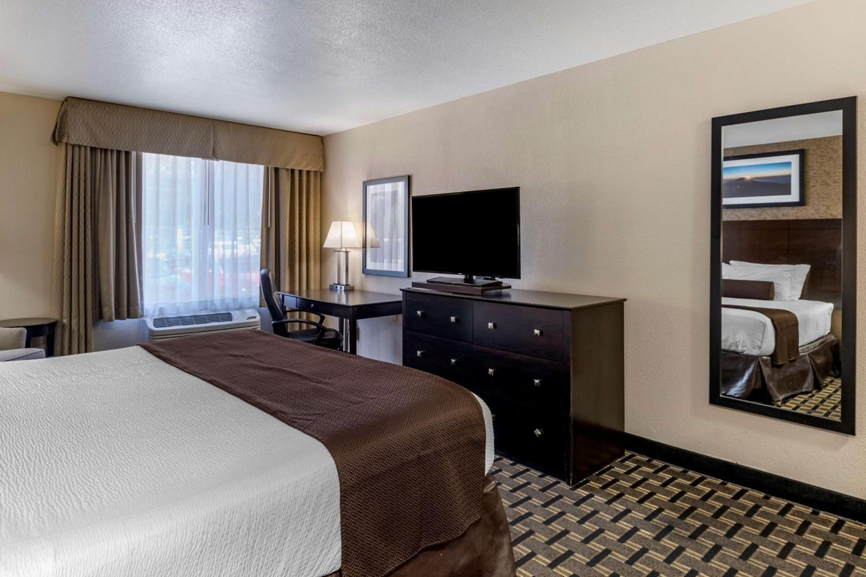 King Room - Non-Smoking - Photo 1