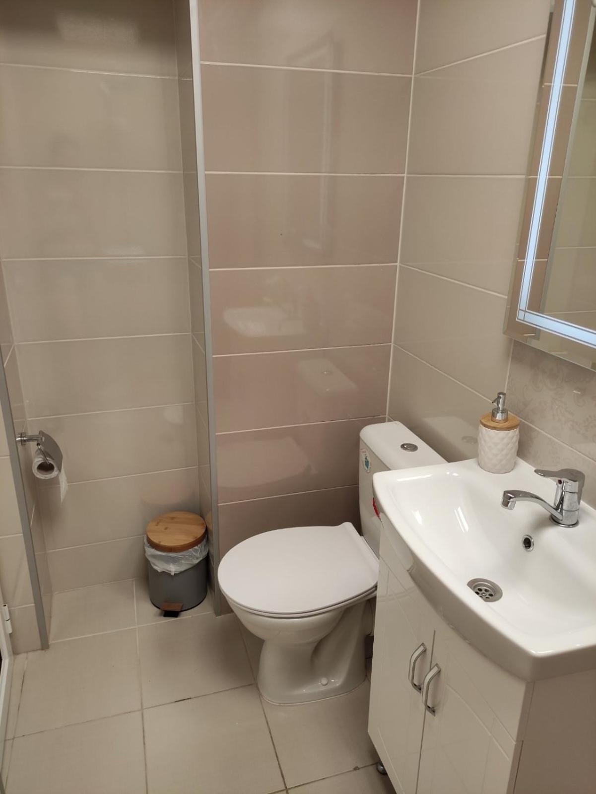 One-Bedroom Apartment - Photo 3
