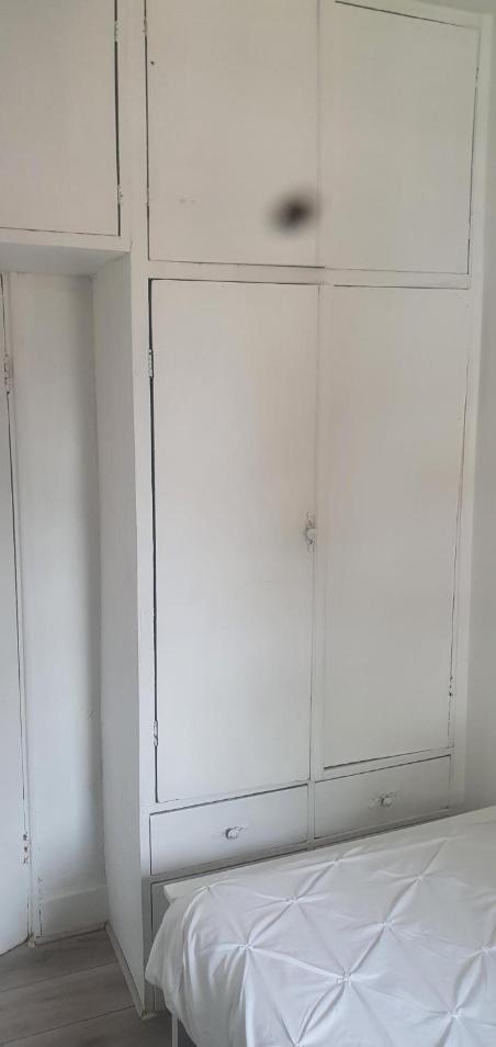 Single Room with Shared Bathroom photo 3