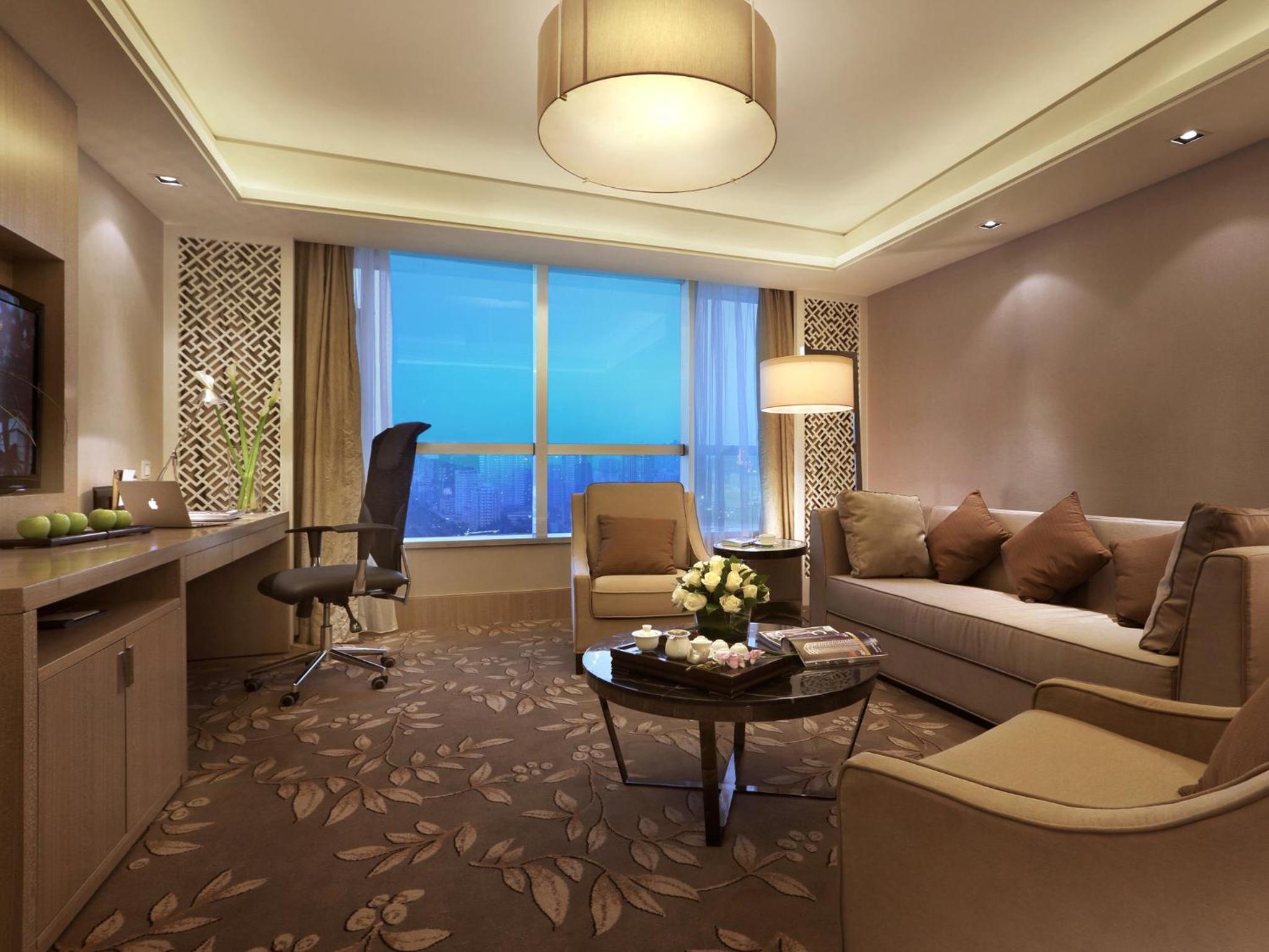 Deluxe Suite