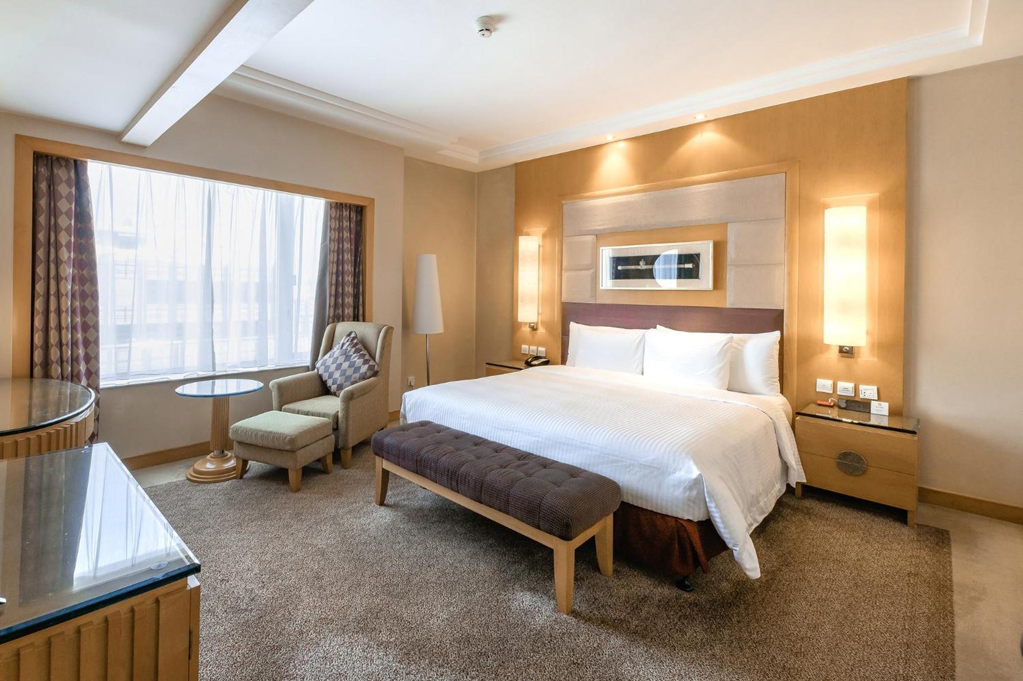 One-Bedroom King Suite - Lounge Access