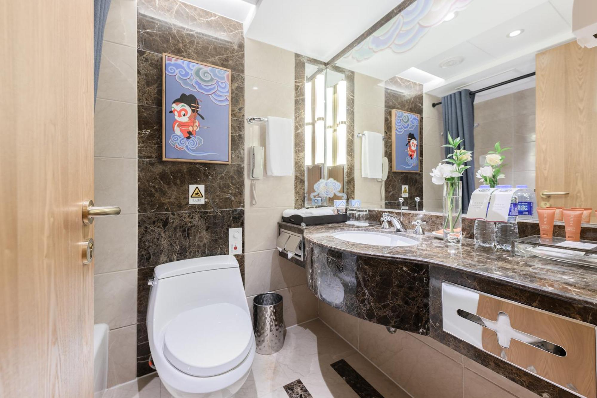 1 King Bed One Bedroom Suite Kids Theme