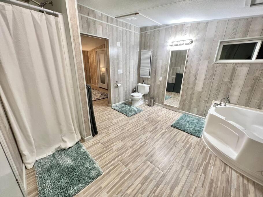 Four-Bedroom House - Photo 5