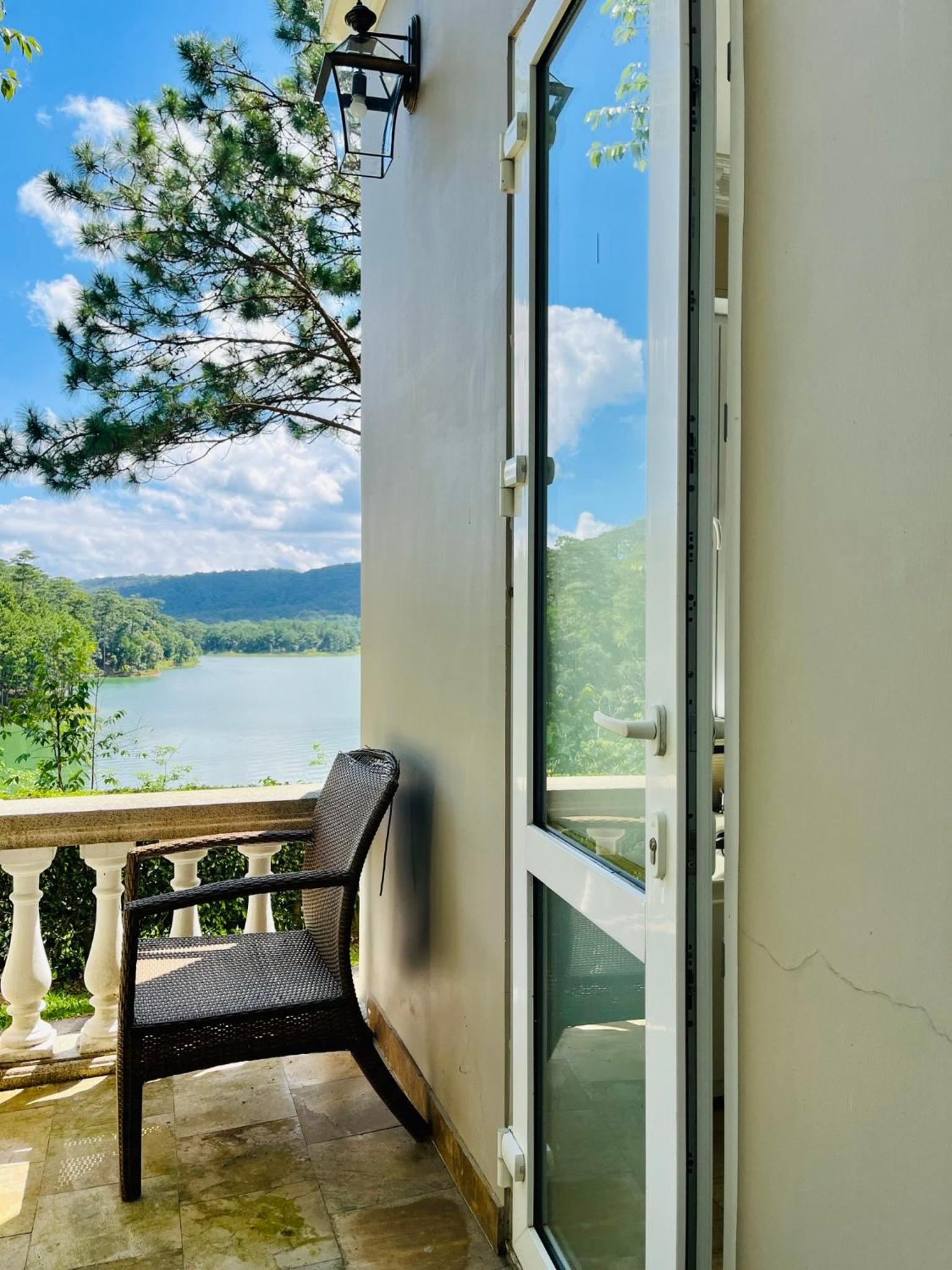 Junior Suite with Lake View - Photo 2