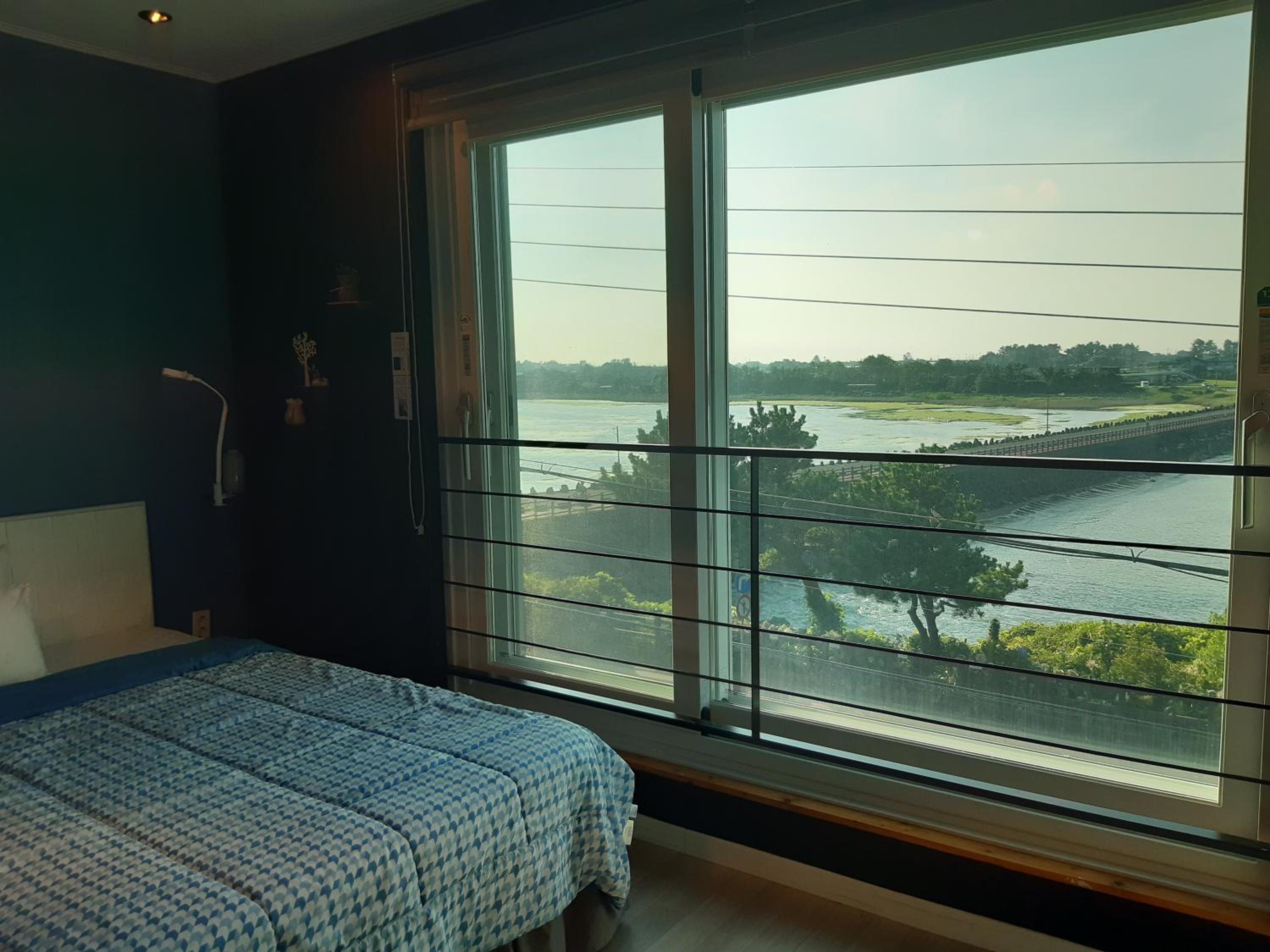 Deluxe Twin Room with Sea View - Photo 3