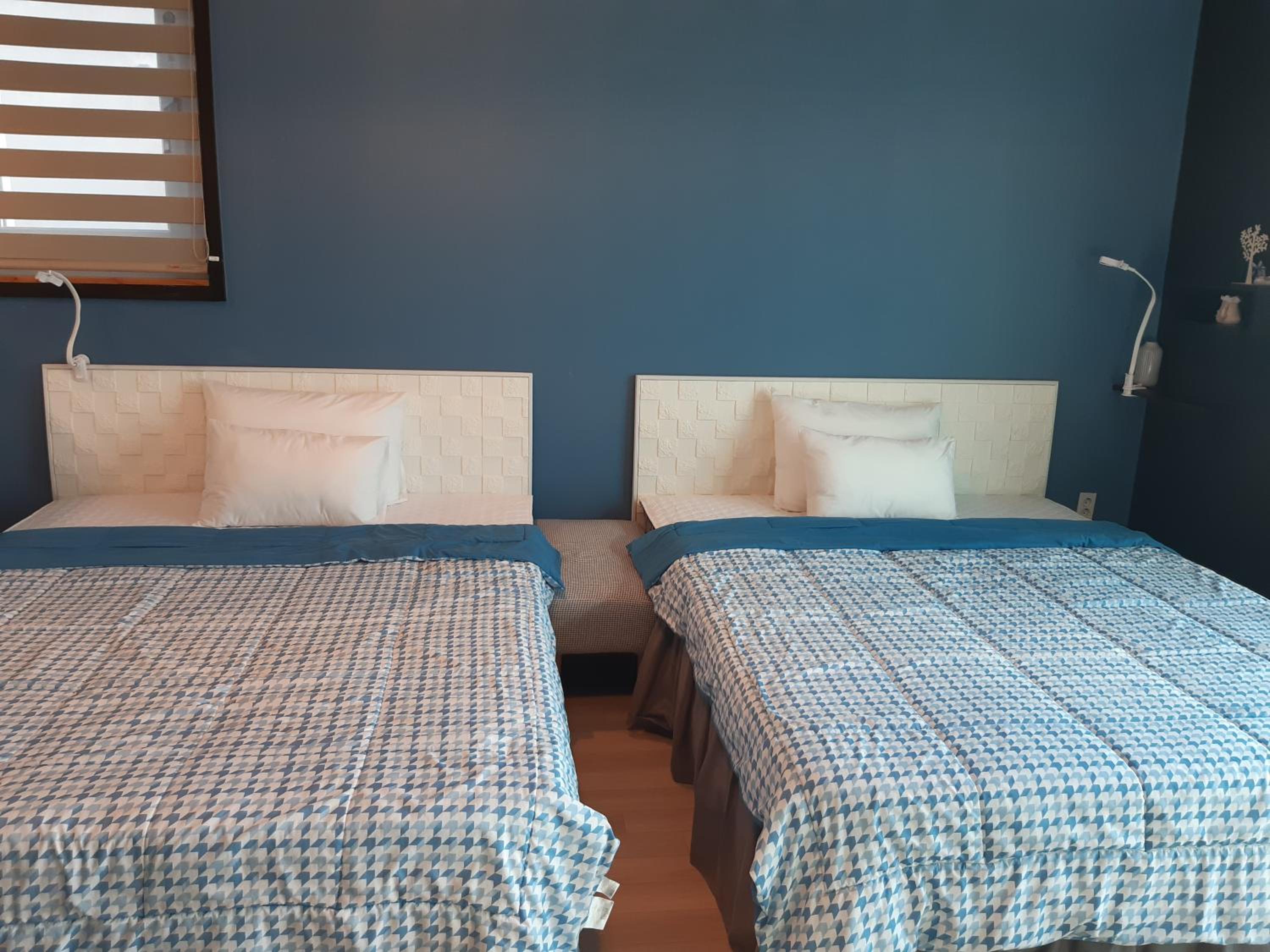 Deluxe Twin Room with Sea View - Photo 4