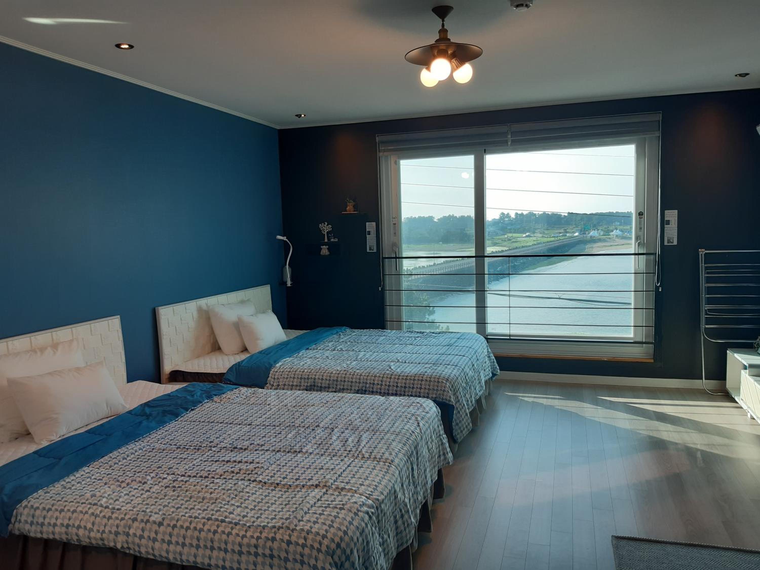 Deluxe Twin Room with Sea View - Photo 1
