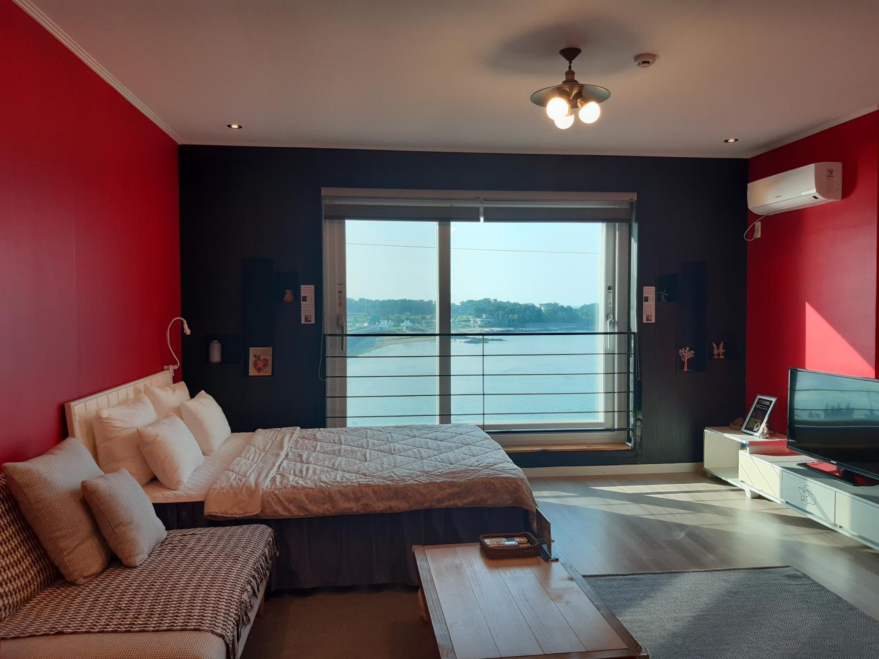 Double Room with Sea View - Photo 3