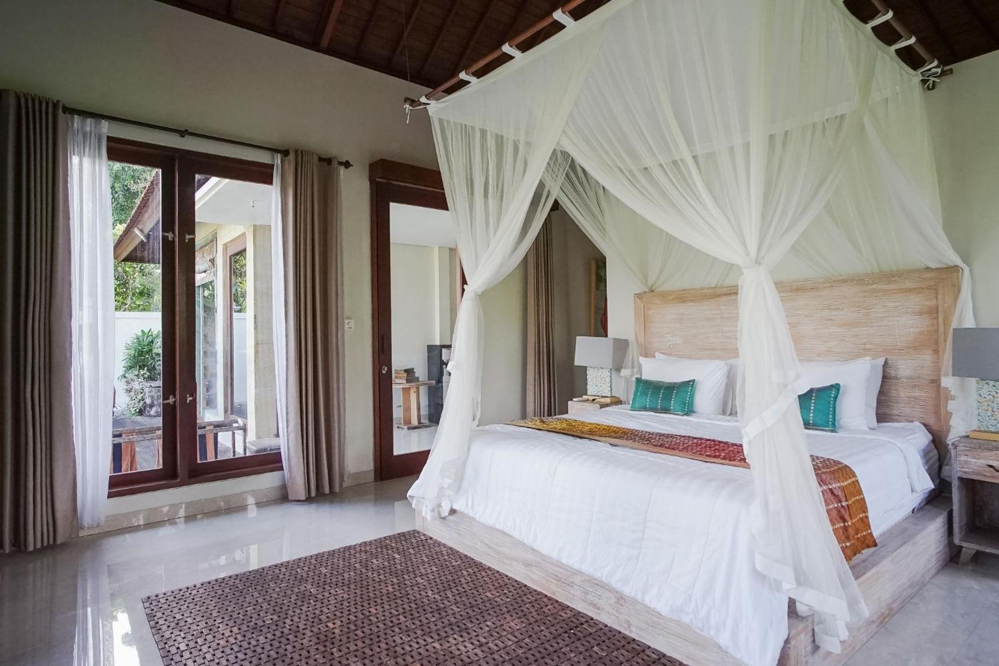 Villa with Private Pool - Photo 1