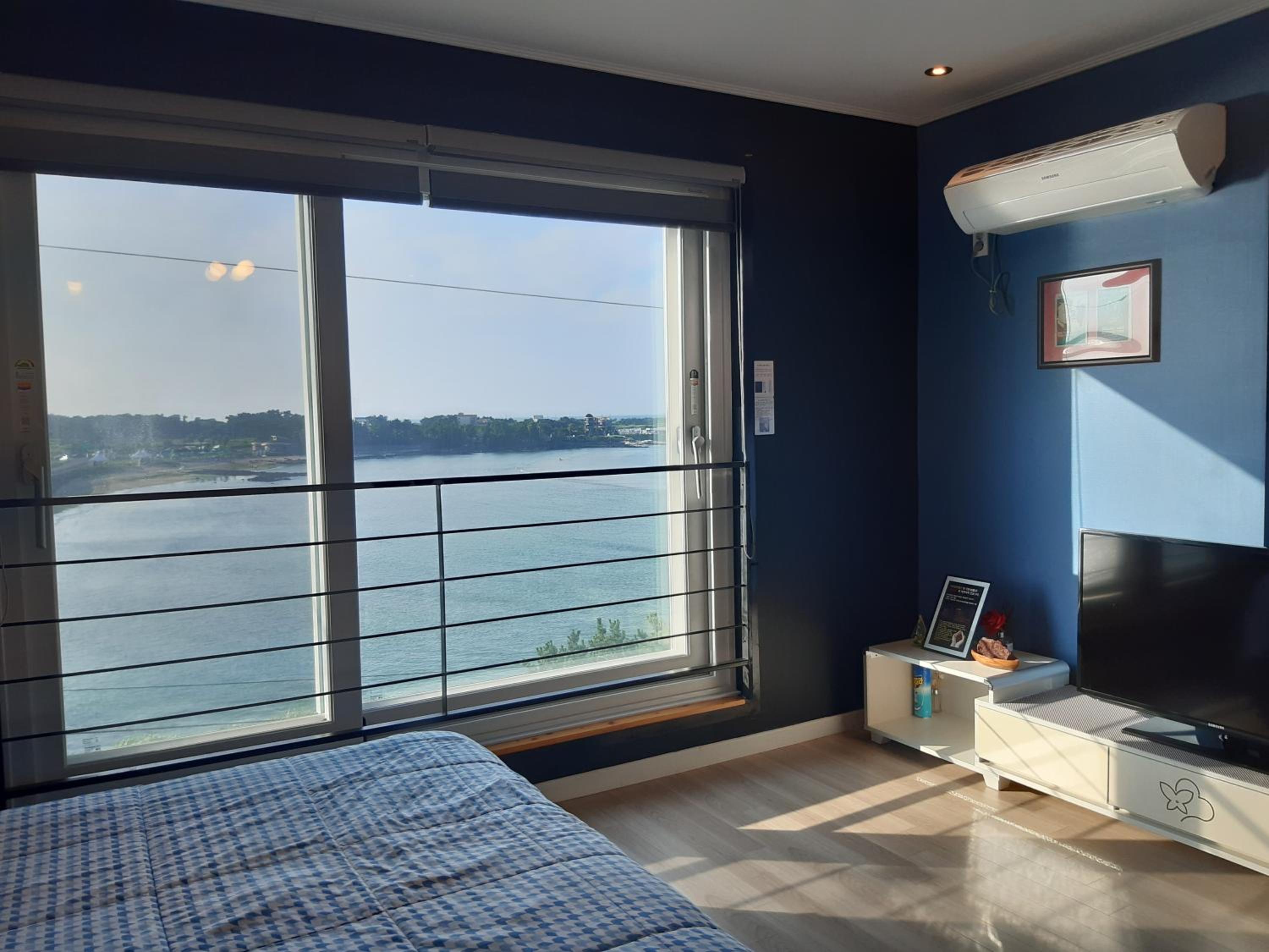 Deluxe Double Room with Sea View - Photo 1