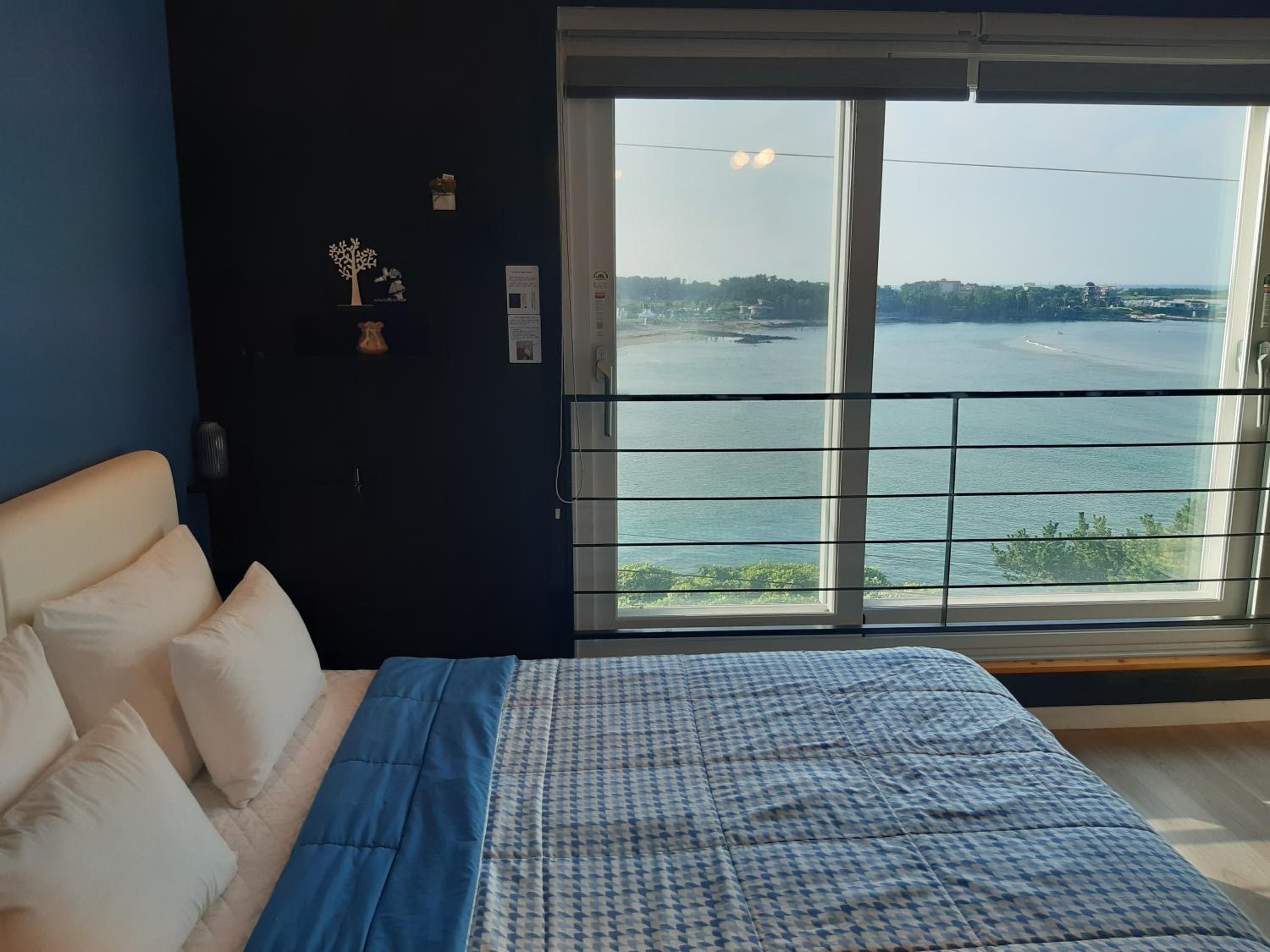Deluxe Double Room with Sea View - Photo 3