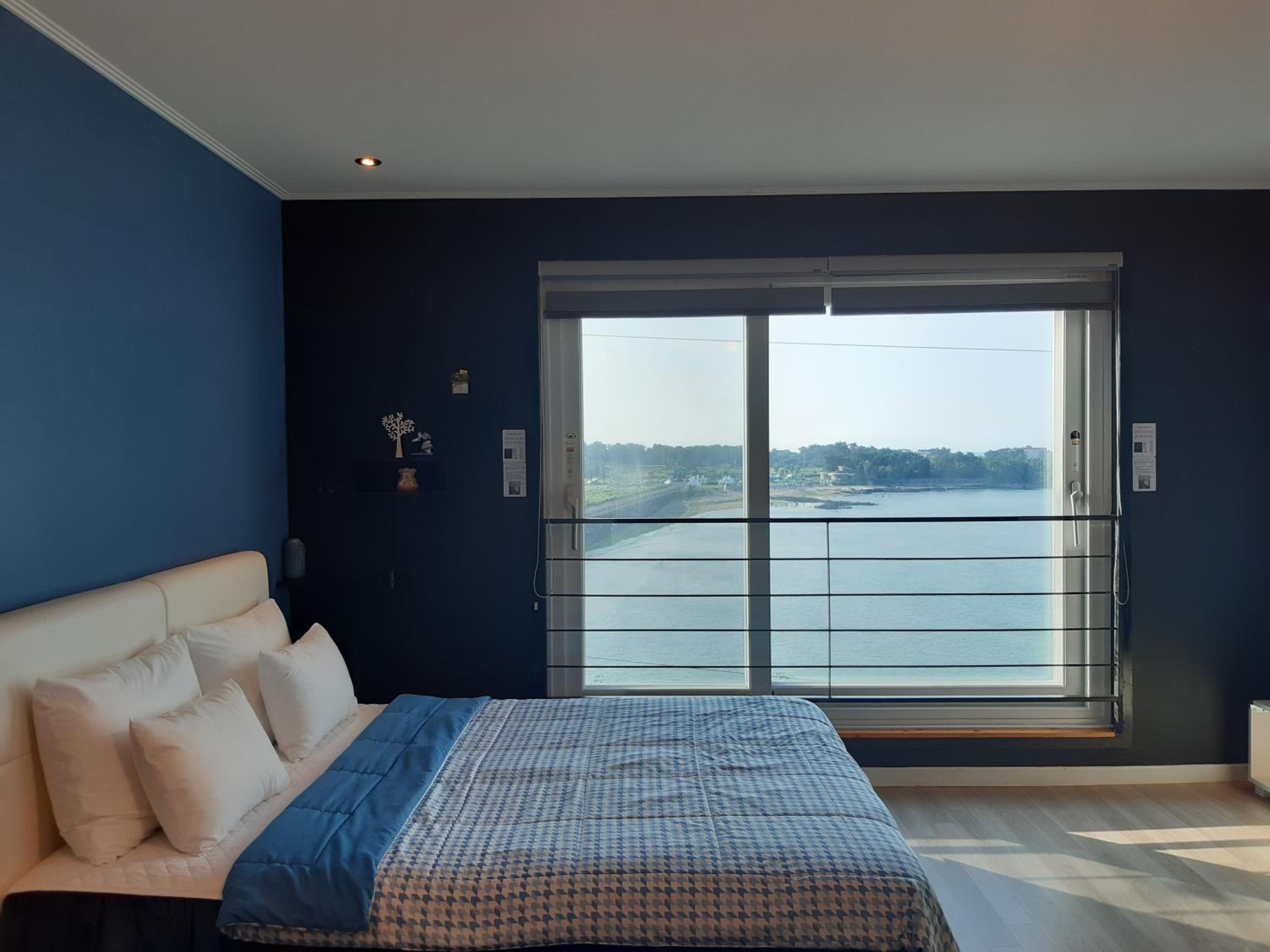 Deluxe Double Room with Sea View - Photo 4