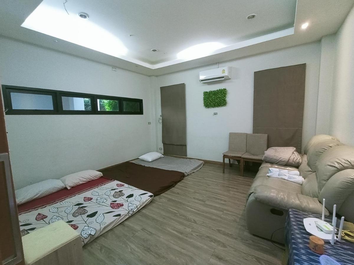 Three-Bedroom House - Photo 10