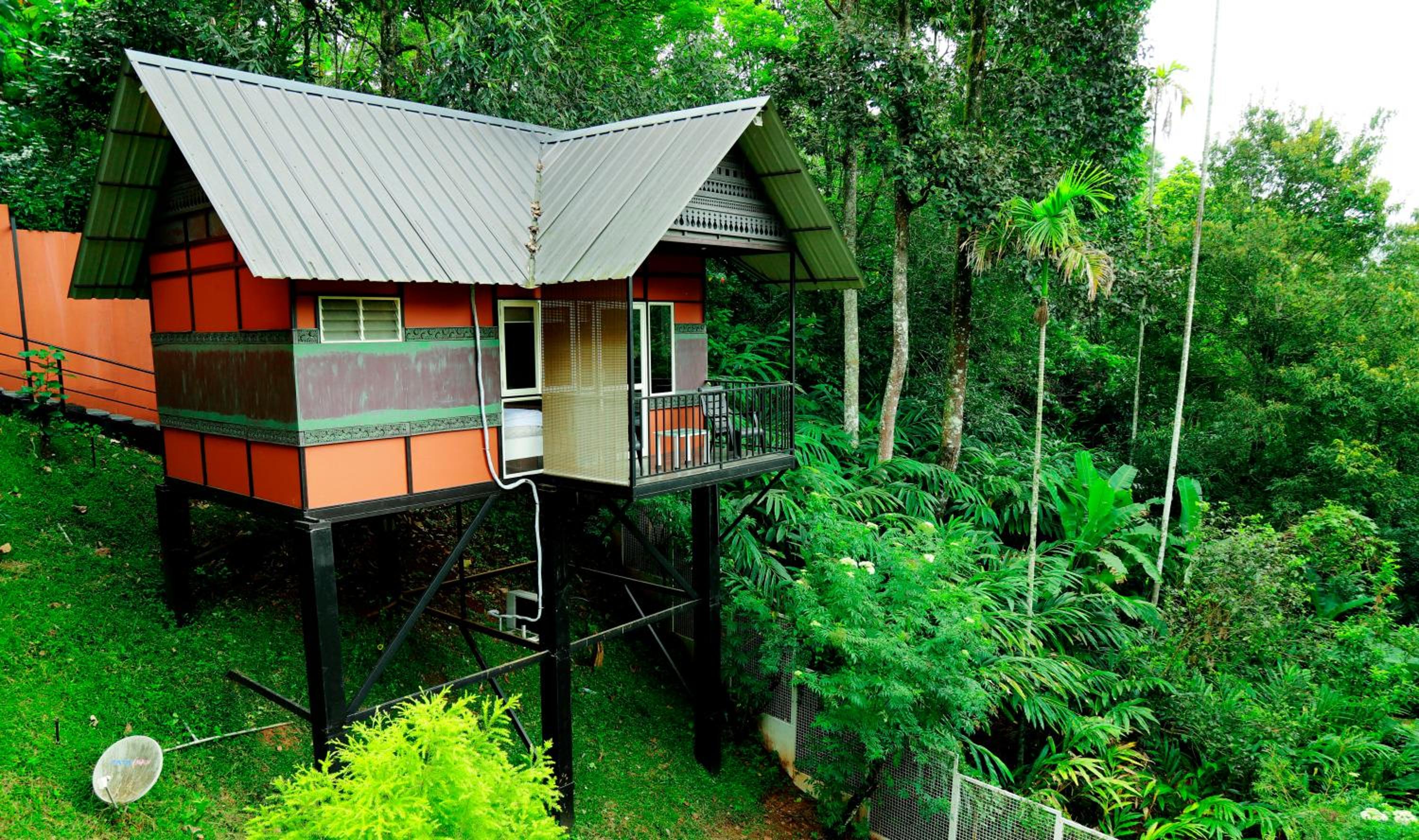 Deluxe Double Room with Balcony - Photo 8