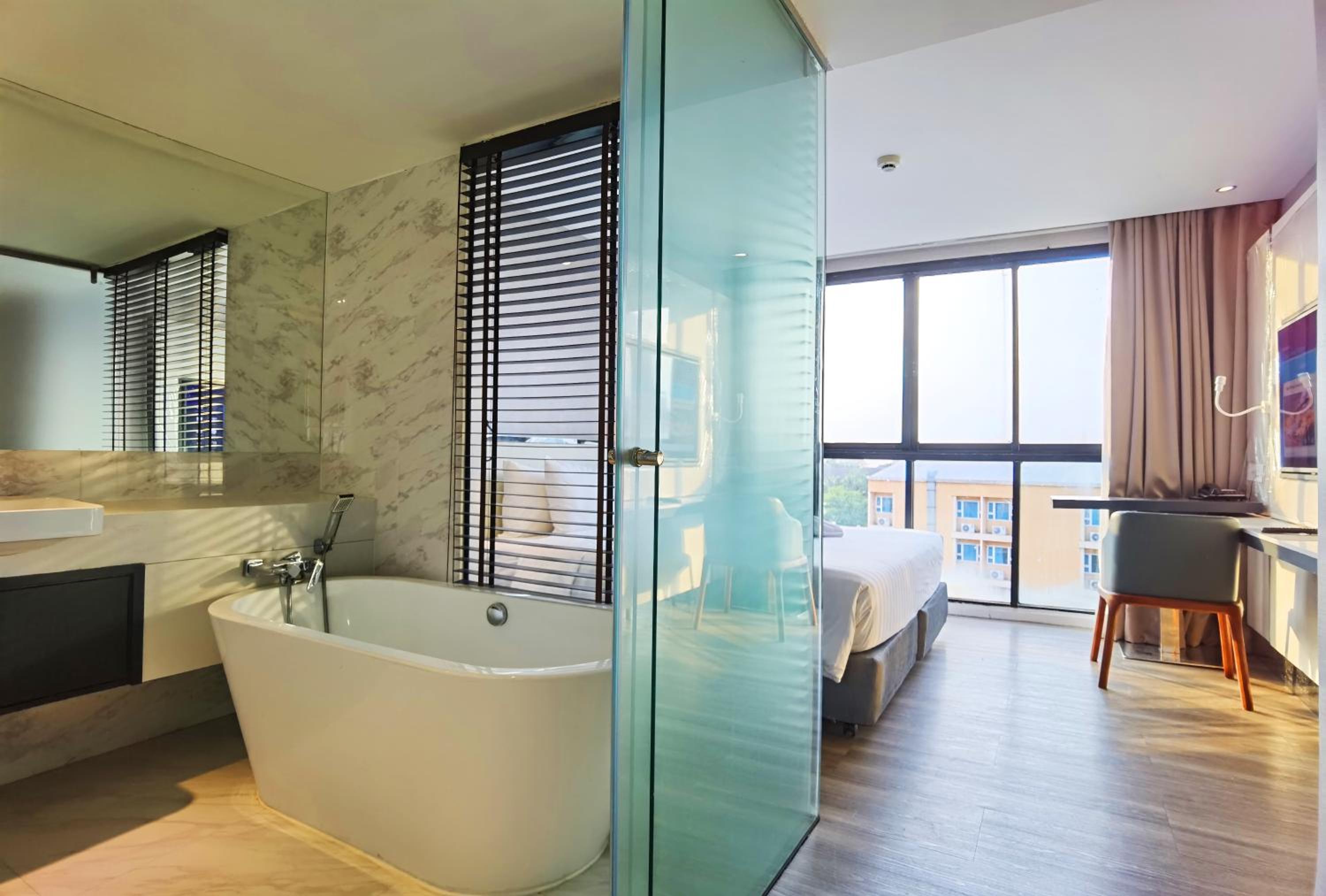Deluxe Double Room with Bath photo 2