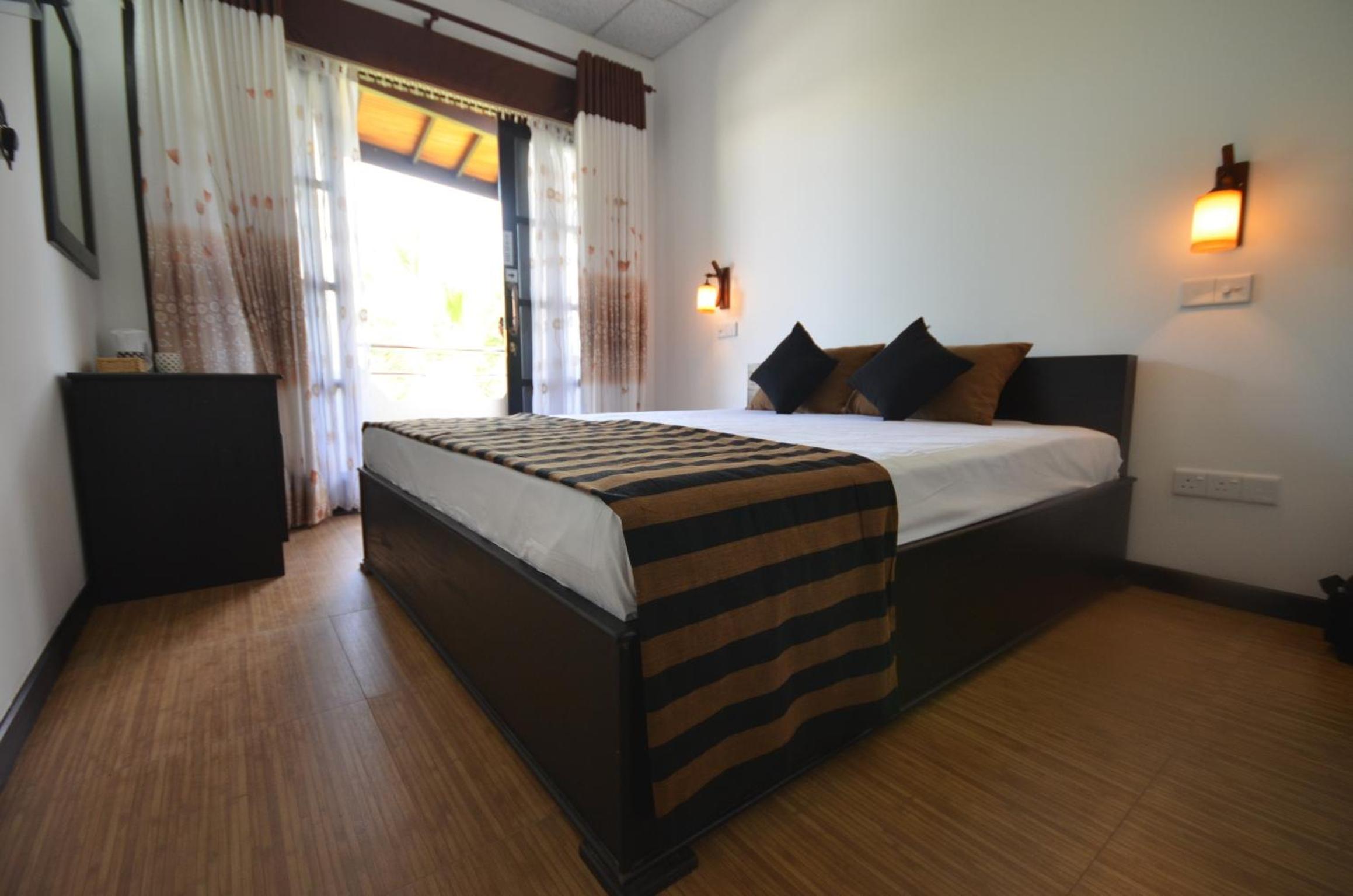 Double Room with Balcony - Photo 3