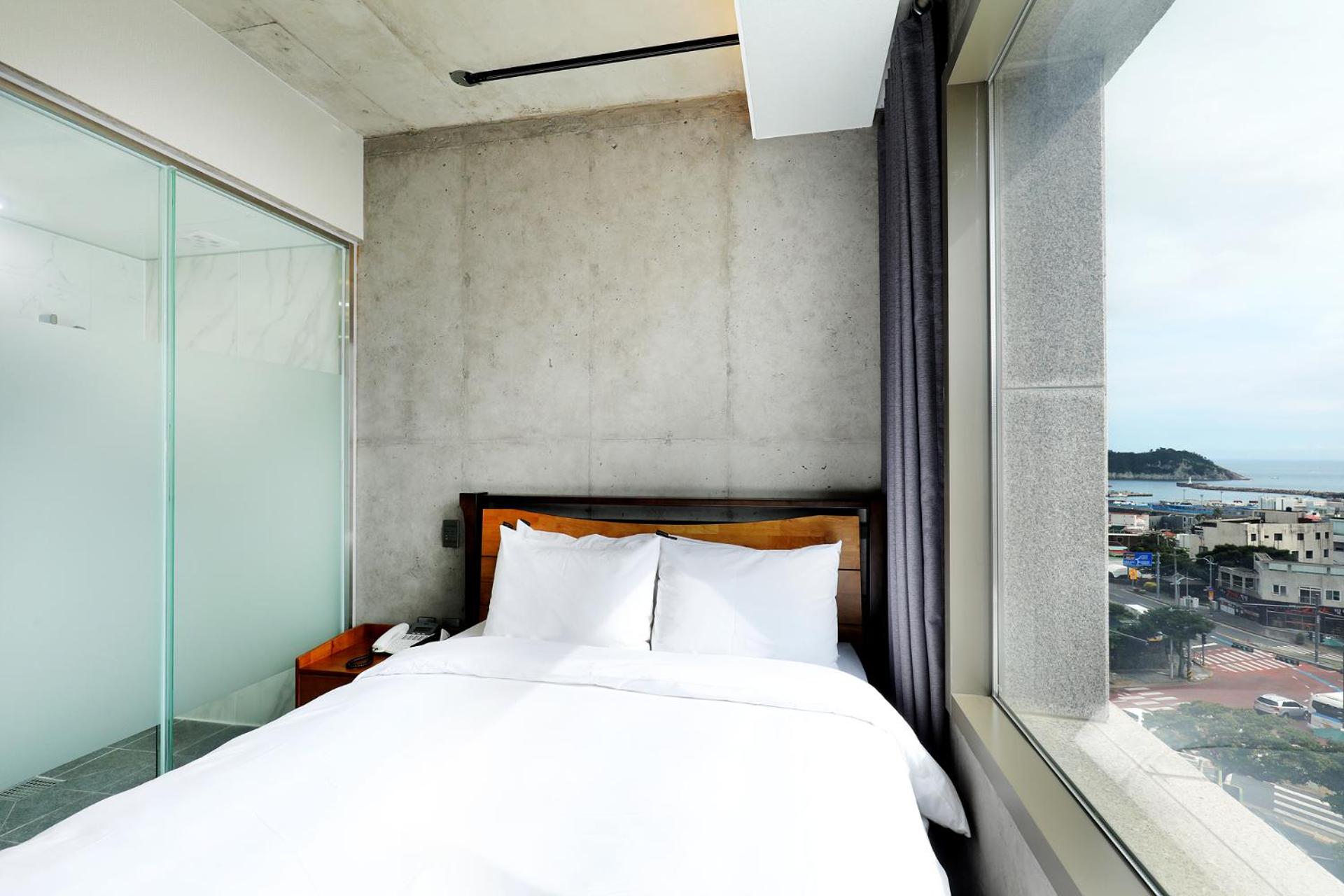 Standard Double Room - Photo 12