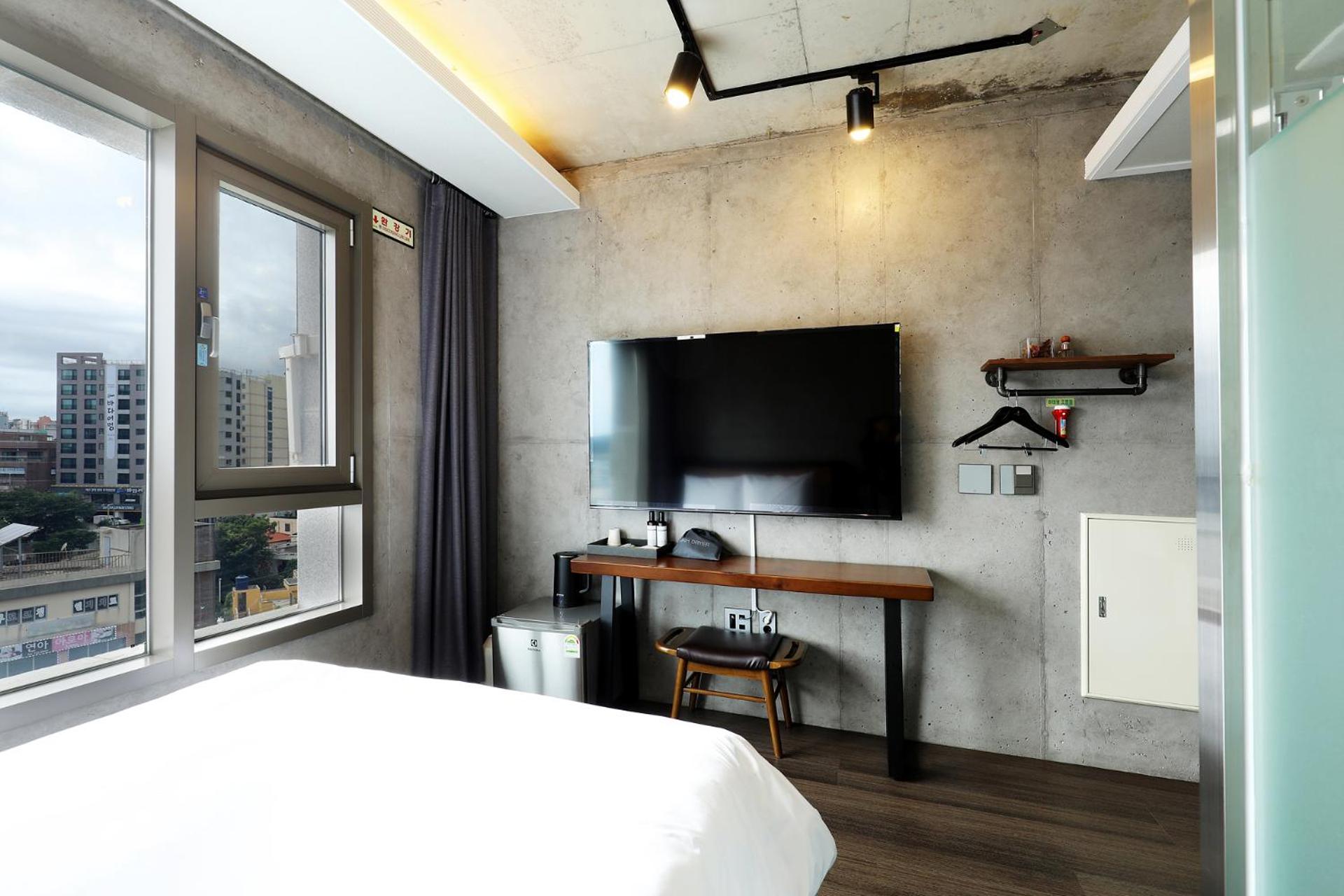 Standard Double Room - Photo 15