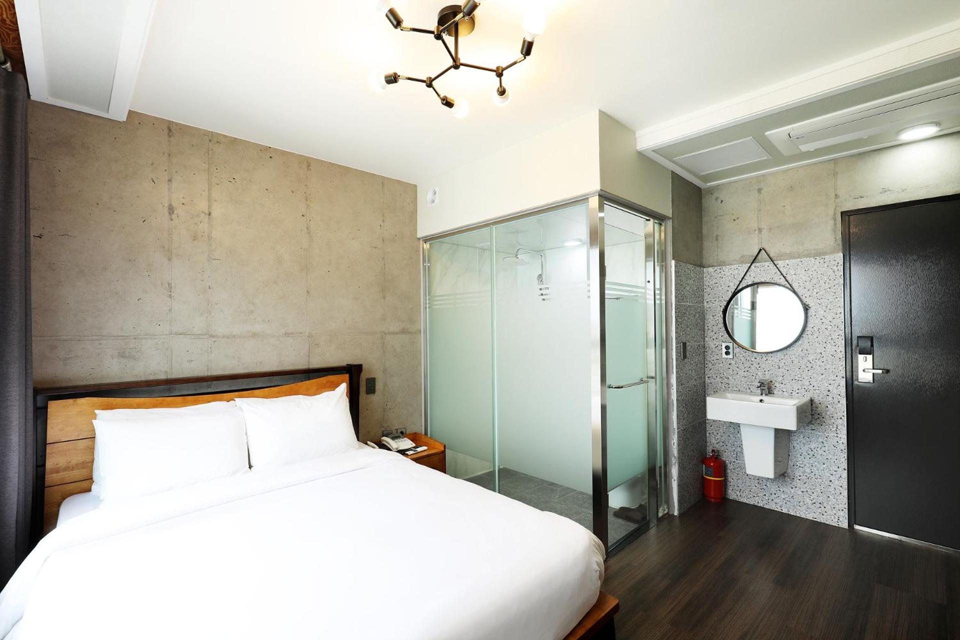 Standard Double Room - Photo 3