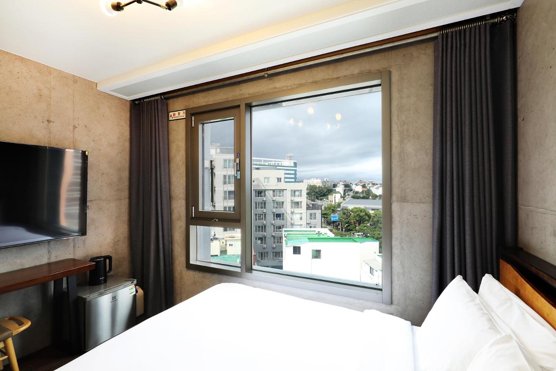 Standard Double Room - Photo 11