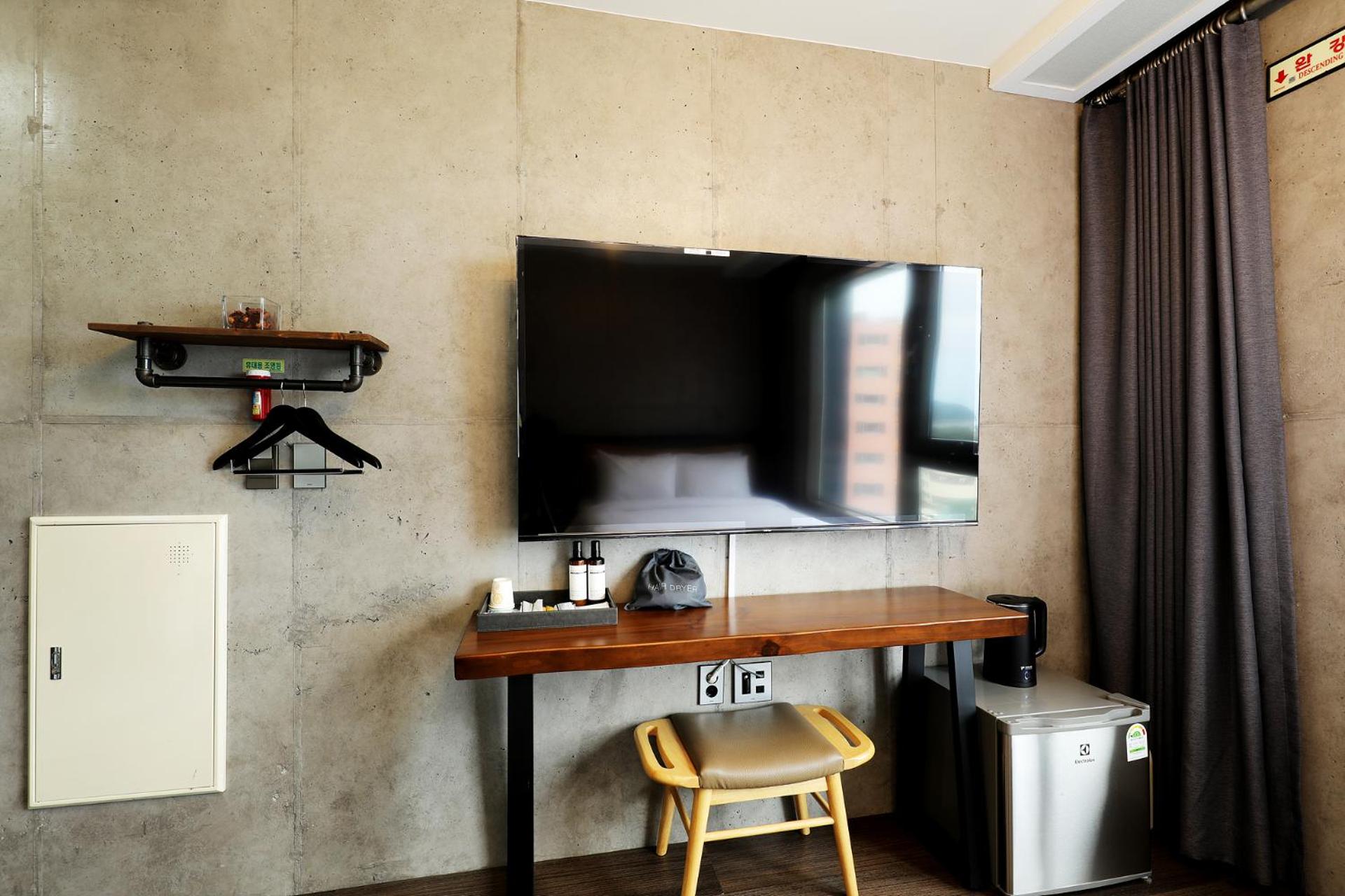 Standard Double Room - Photo 8
