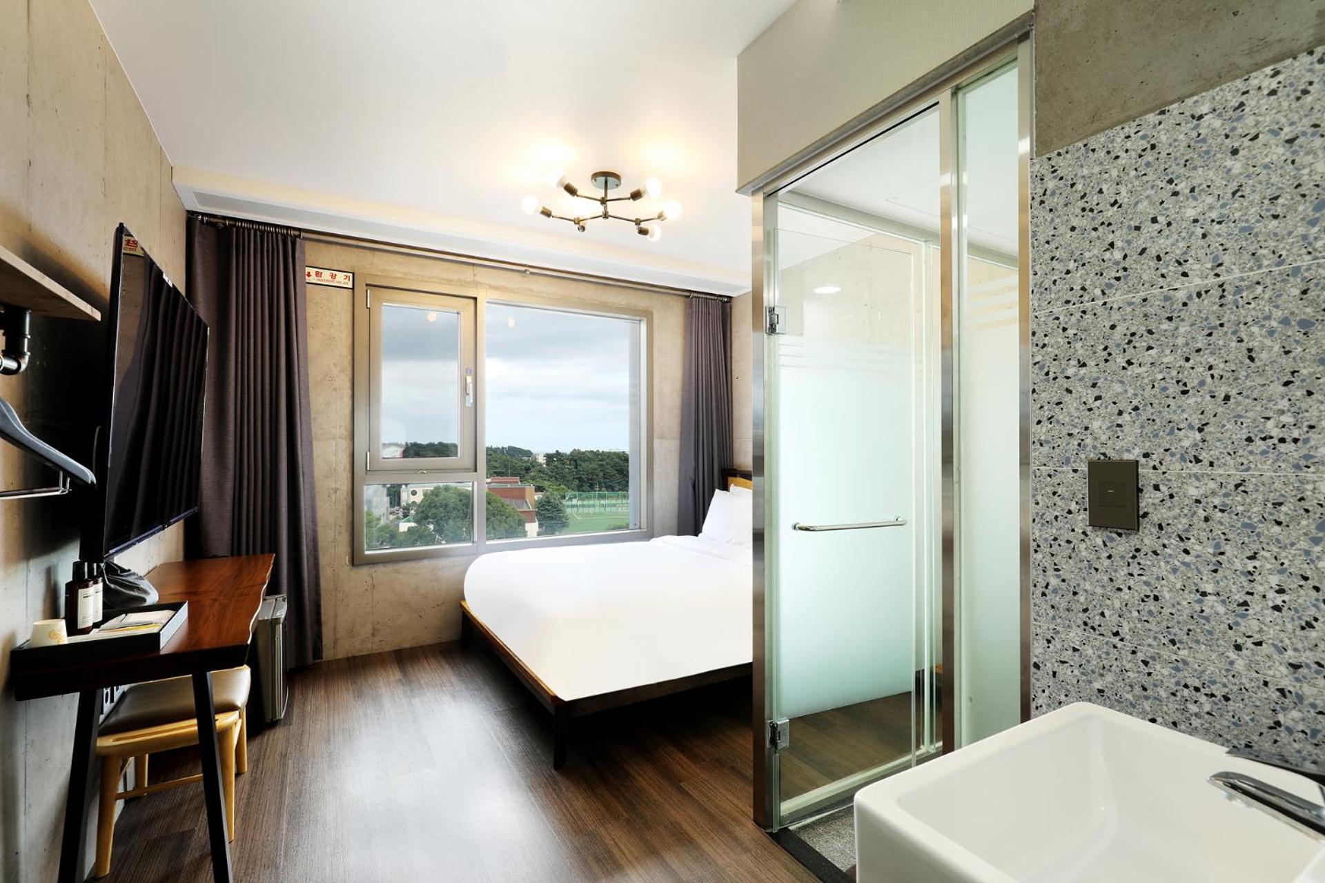 Standard Double Room - Photo 7