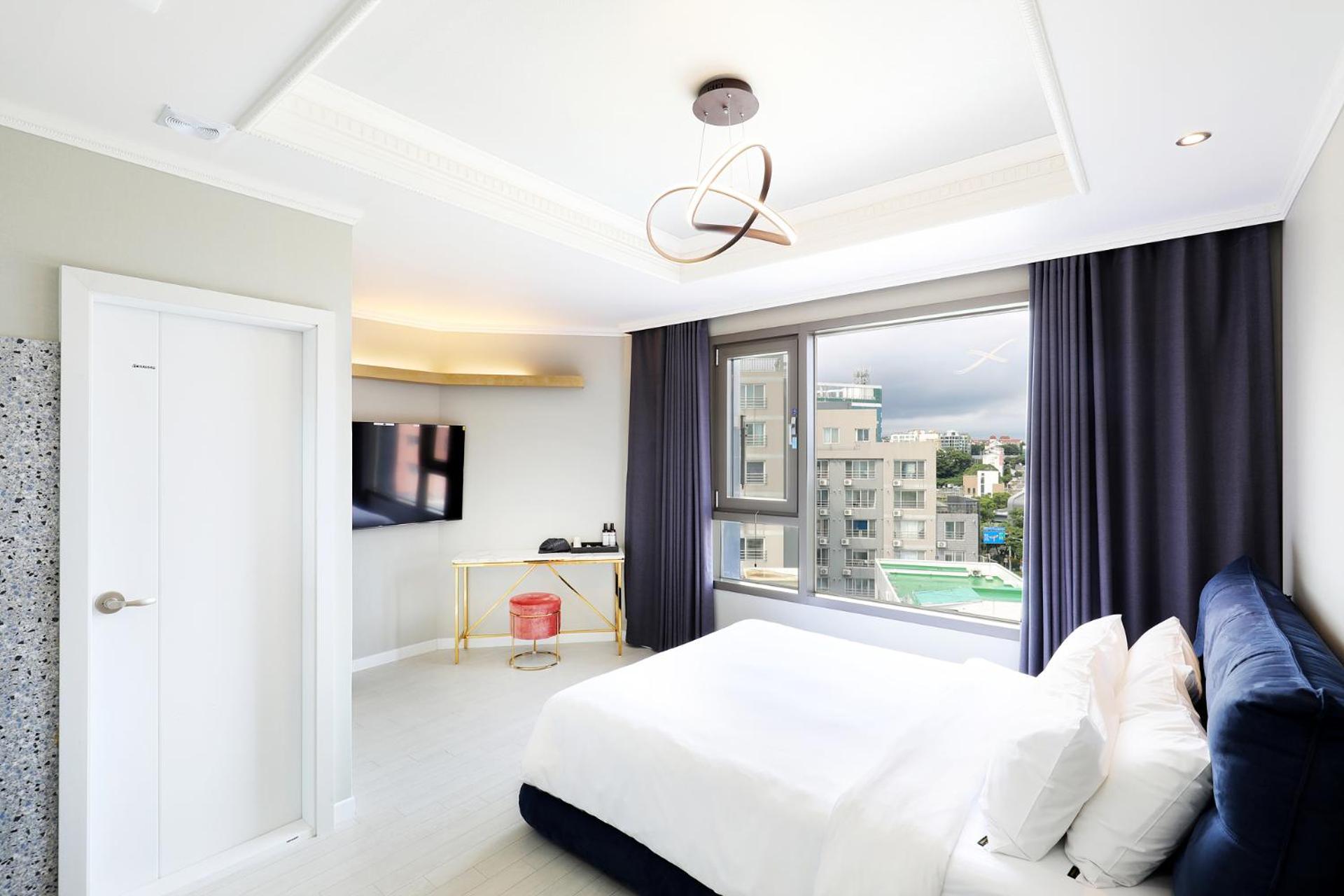 Deluxe Double Room - Photo 8